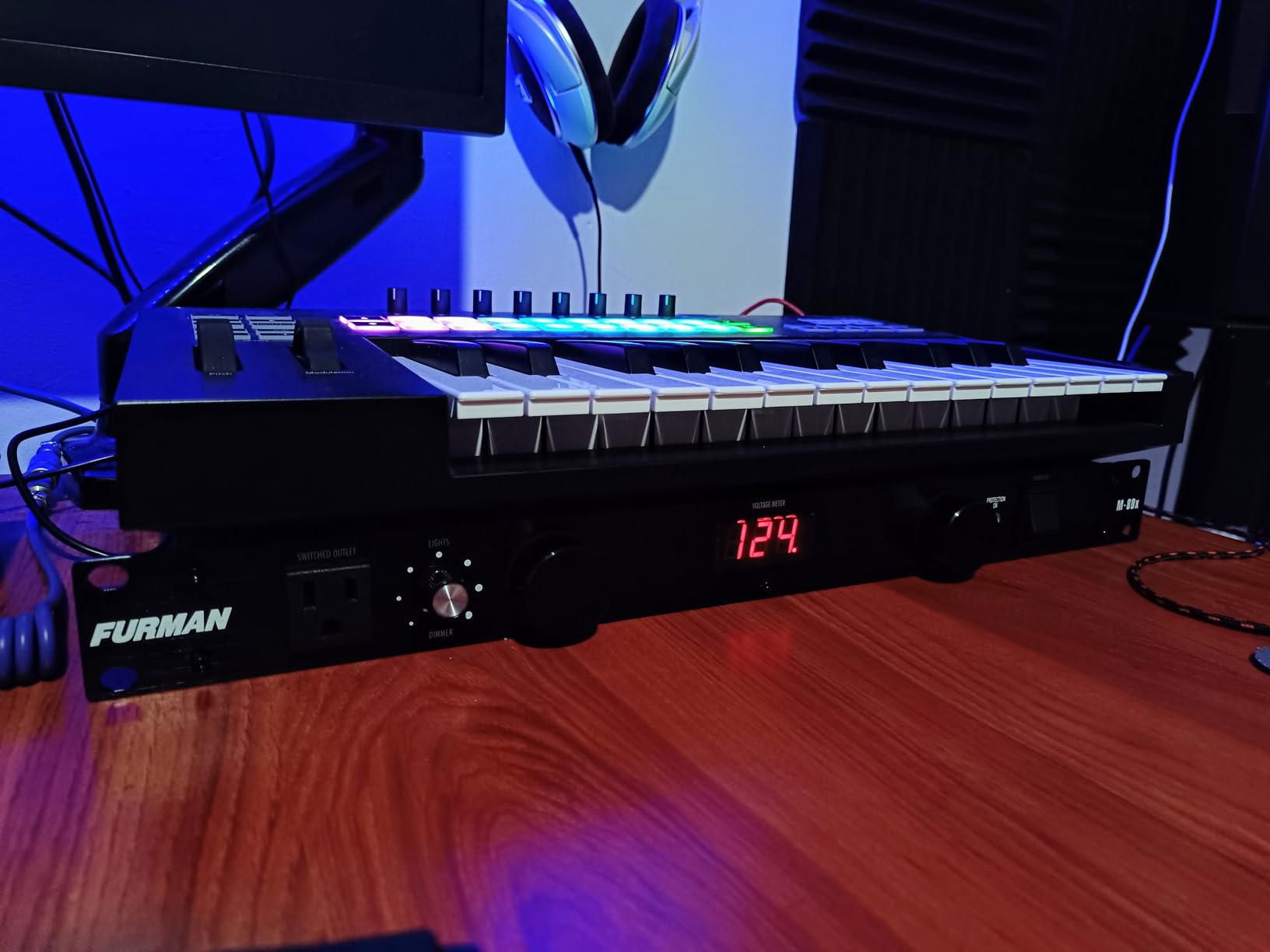 Furman M-8Dx Merit Series Power Conditioning, 15 Amp, 9 Outlets with Wall Wart Spacing, Pullout Lights, Digital Voltmeter customer photo 1