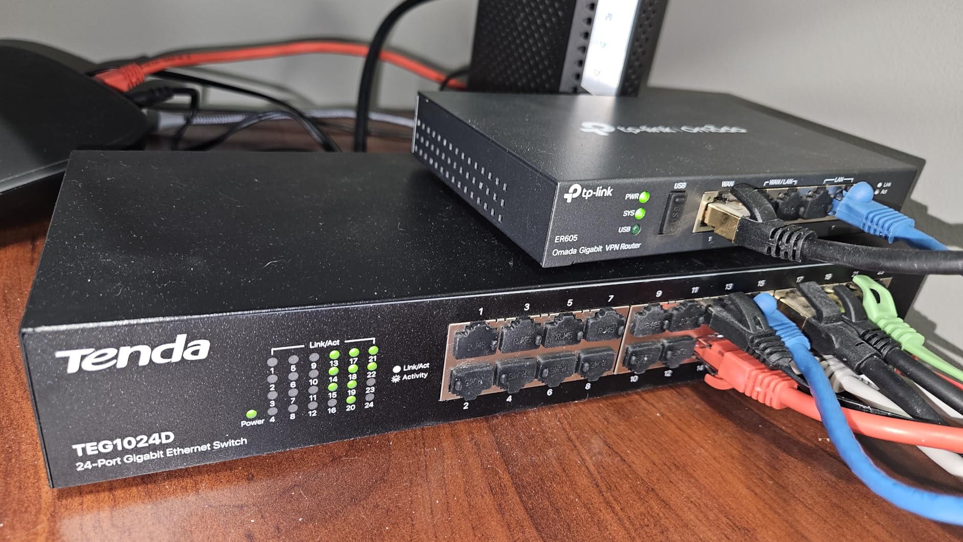 Tenda 24 Port Gigabit Ethernet Switch (TEG1024D) - Rackmount, Unmanaged, Plug & Play, Shielded Ports, Metal Case, Quiet for Small Business customer photo 1