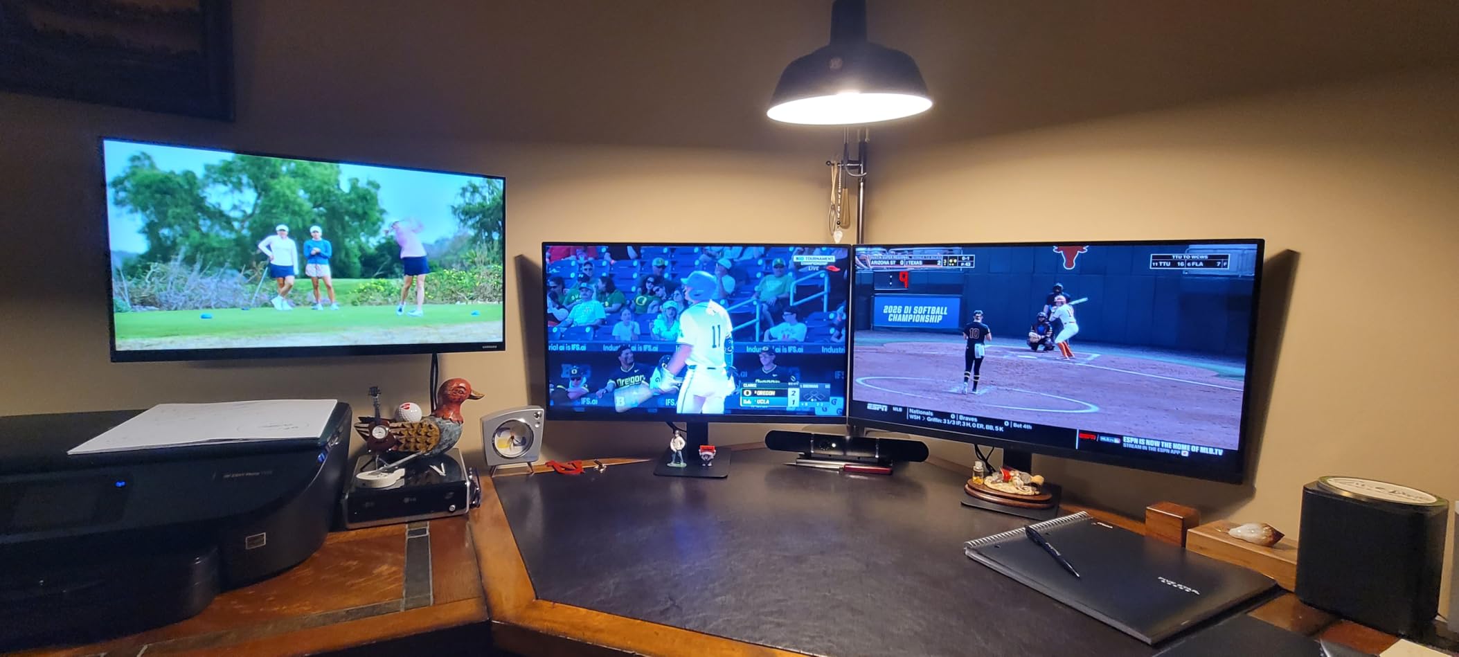 Mount-It! Small TV Wall Mount for 19-32 Inch Flat Screen TVs | Tilt and Swivel TV Wall Mount | Low Profile 2.4