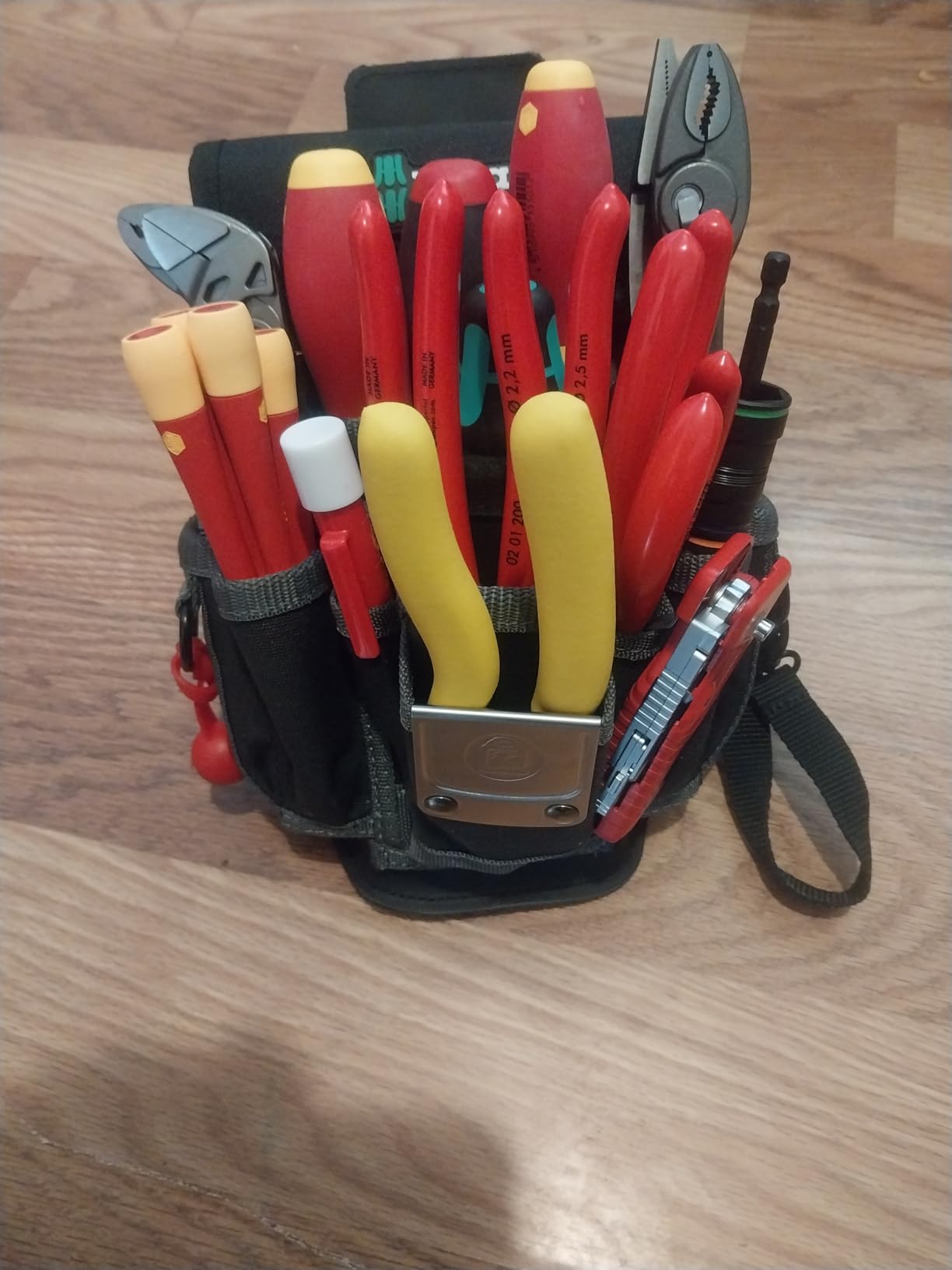 Wiha 32085 Insulated PicoFinish Precision Screwdriver Set, 5 Piece | Slotted and Phillips, 1000V VDE, Black Oxide customer photo 1