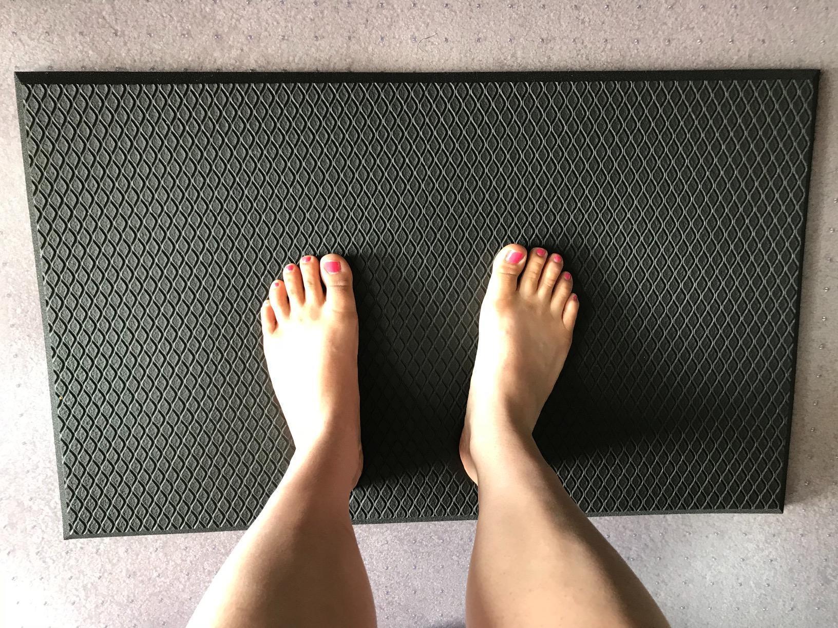 iPrimio Anti Fatigue Standing Desk Mat, 1 Inch Thick, 36 x 24, Black | One inch thick ergonomic cushion eases leg, foot and back strain while you stand. Non slip base, phthalate free customer photo 2