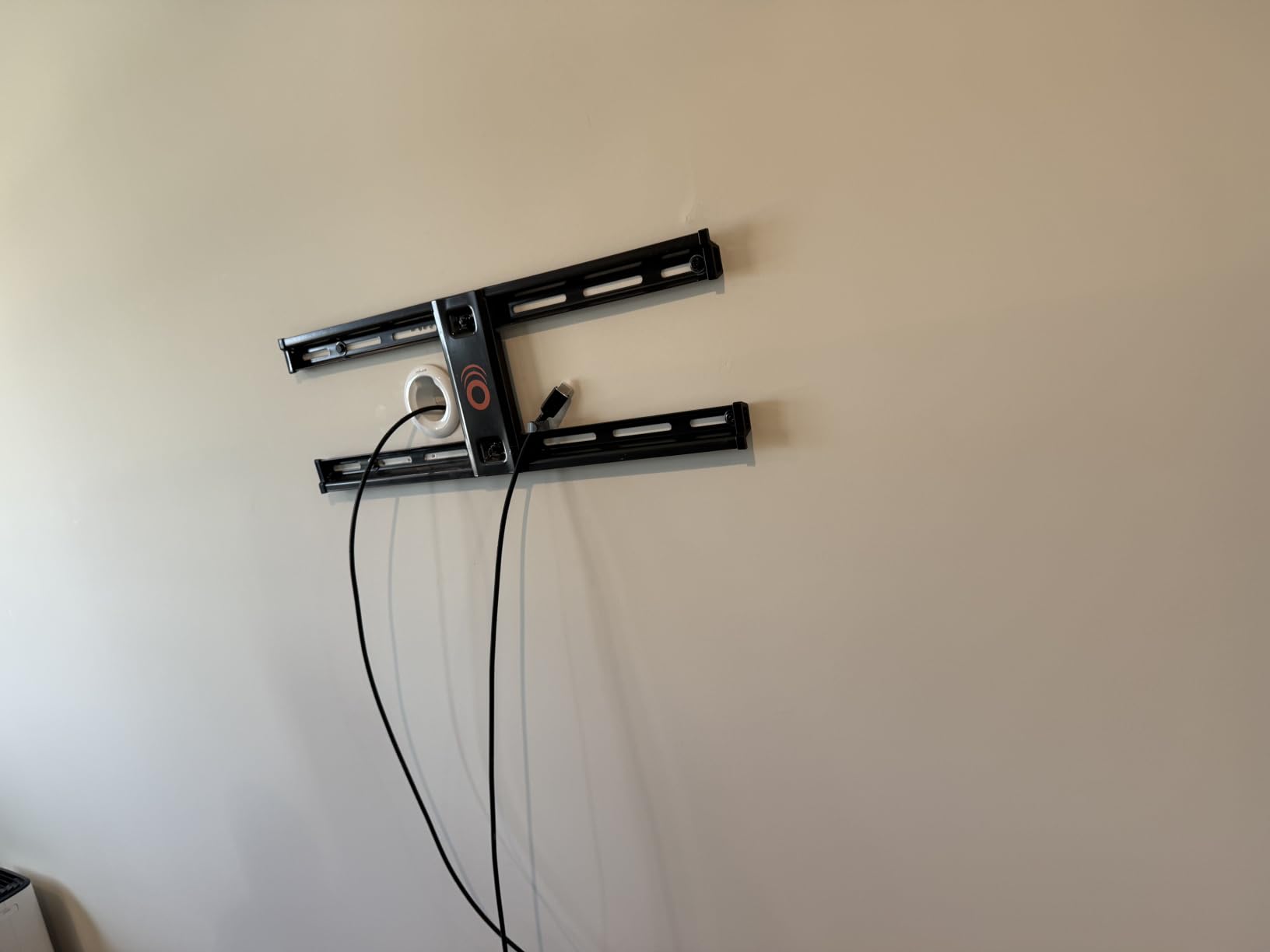 ECHOGEAR Wall Mount TV Bracket for TVs Up to 90