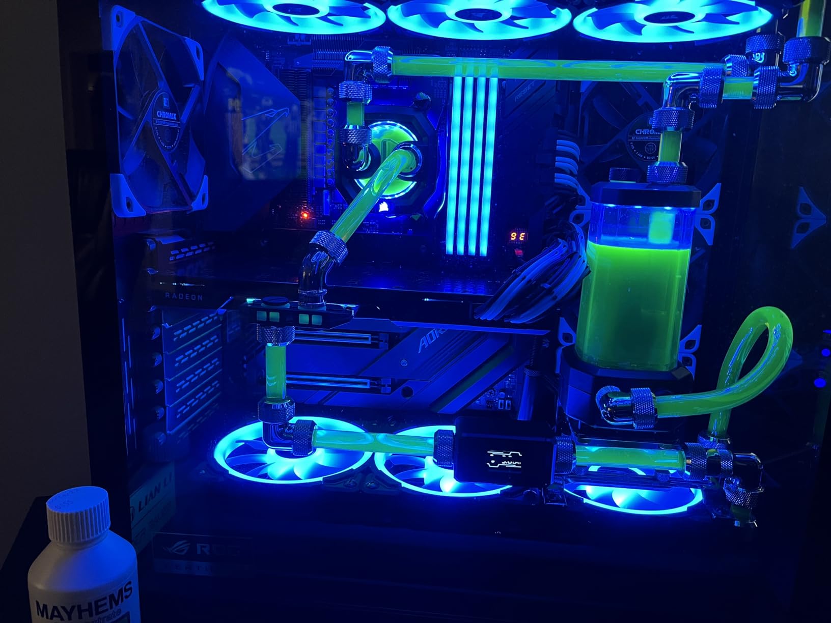 Mayhems - XT1 Concentrate PC Coolant - Computer Water Cooling Fluid - Thermal Performance Series, UV Fluorescent Blue, 250 ml, Ozone Clear Blue customer photo 1