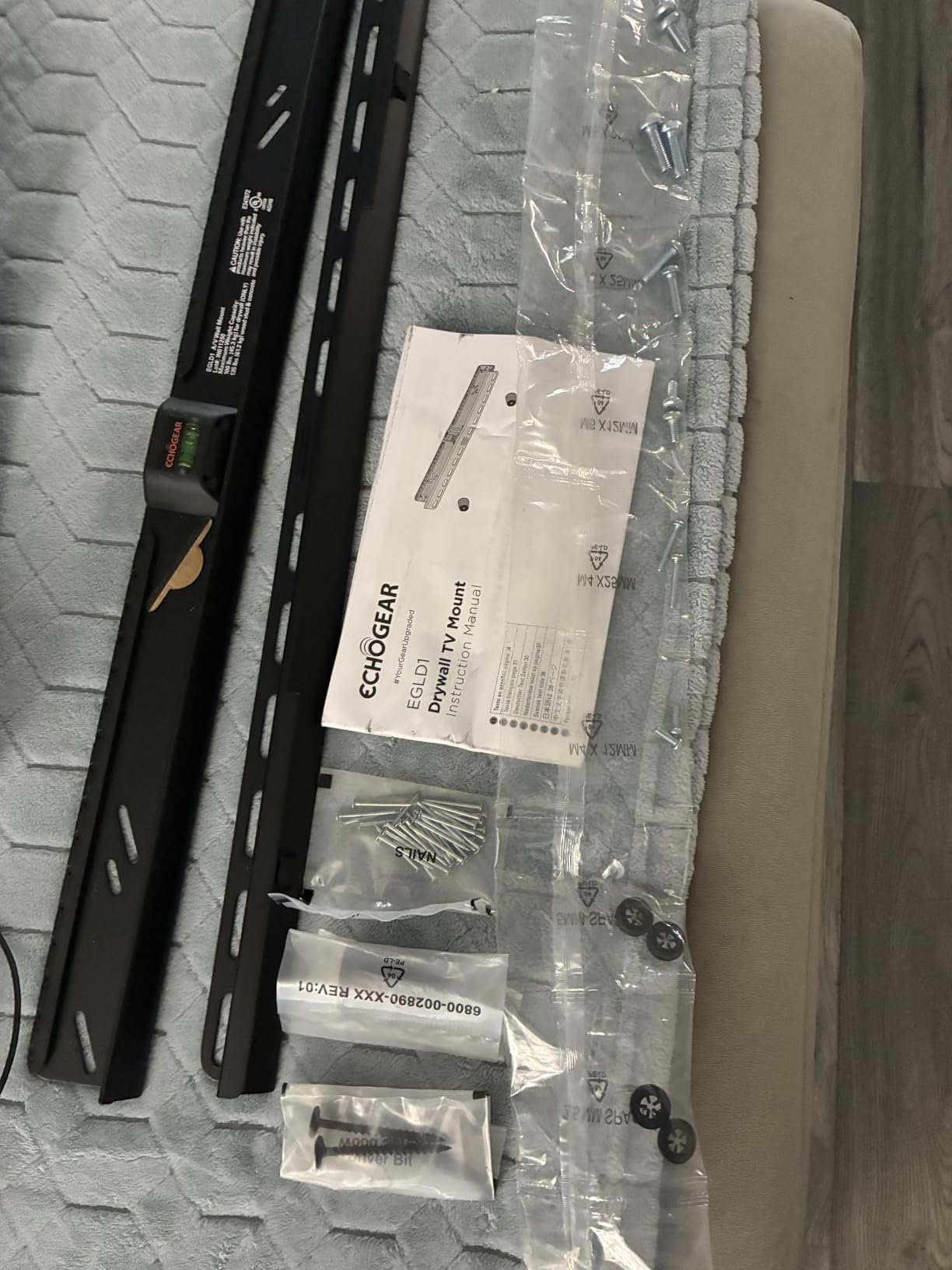ECHOGEAR No Stud TV Mount for Drywall - Slim No Drill Design Holds TVs Up to 100lbs with Nails - Easy Studless Install with No Drill Needed customer photo 1