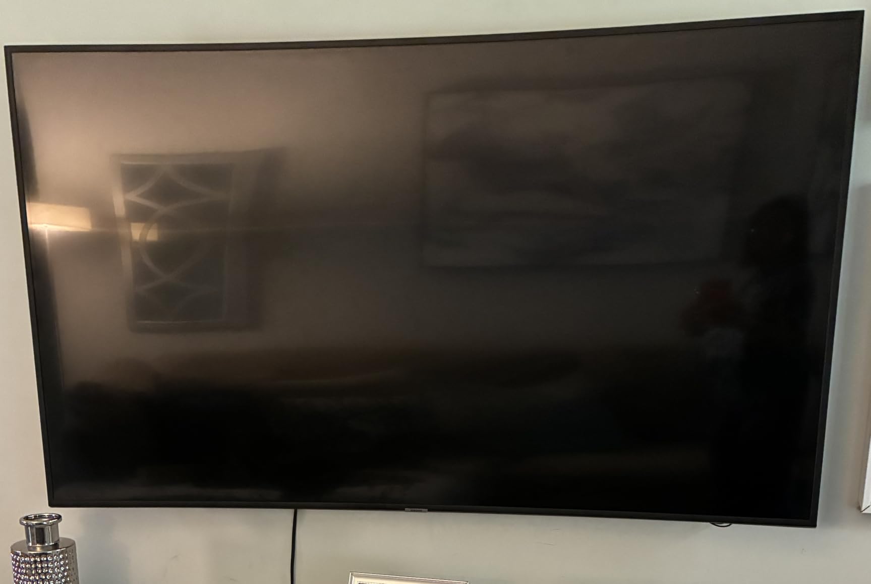 ECHOGEAR No Stud TV Mount for Drywall - Slim No Drill Design Holds TVs Up to 100lbs with Nails - Easy Studless Install with No Drill Needed customer photo 2