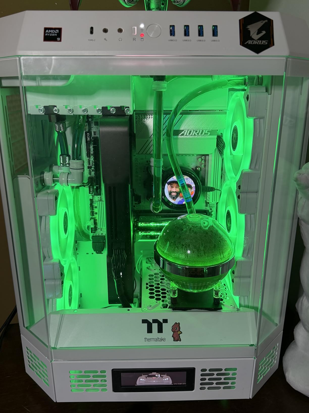 Alphacool Eisball Reservoir and Pump Combo, D5, Digital RGB, Plexi customer photo 1