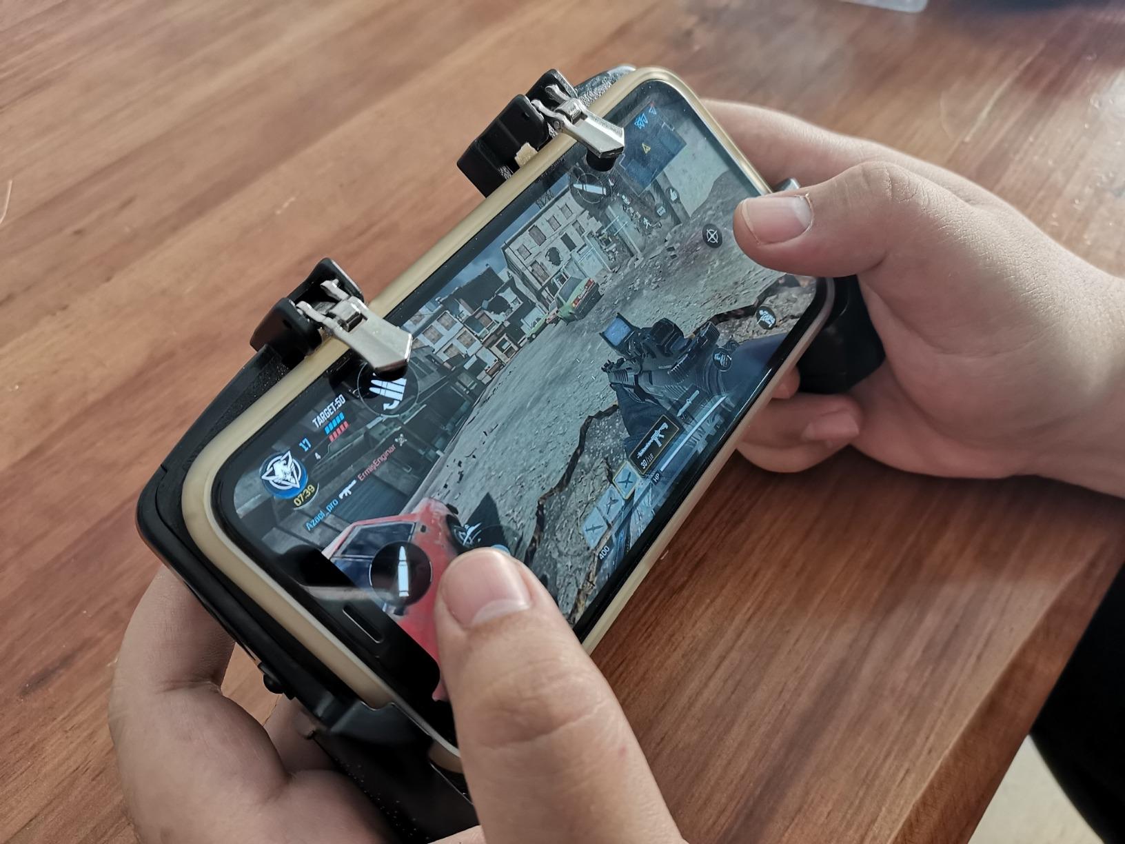 K21 Mobile Game Controller for PUBG/Call of Duty/Fortnite, Aim Trigger Fire Buttons L1R1 Shooter Sensitive Joystick, Gamepad for 4.7-6.5 inch iPhone & Android Phone customer photo 2
