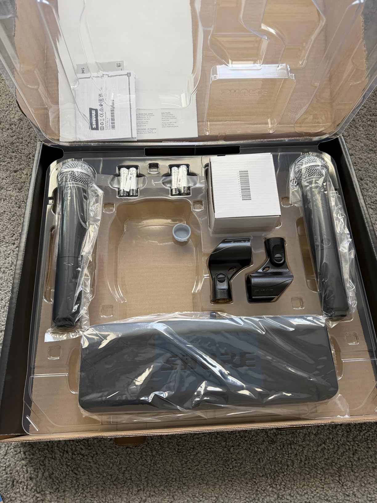 Shure BLX288/SM58 Dual-Channel Wireless Audio System H10 Band (542-572 MHz) - BLX88 Receiver, (2) BLX2 Transmitters with SM58 Dynamic Mic, Up to 14 Hr Battery, 300 ft Range customer photo 1