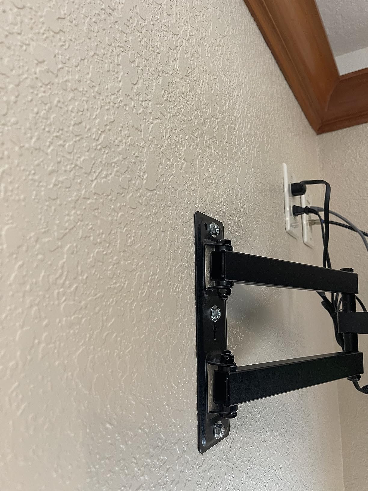 VIVO Corner TV Wall Mount for 37 to 70 inch LCD LED Plasma Flat Screens, Full Motion Articulating Bracket, VESA up to 600x400, MOUNT-CR70C customer photo 2