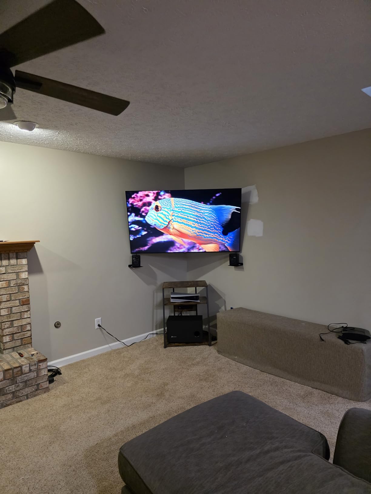 PERLESMITH Corner TV Wall Mount Full Motion, Corner TV Bracket Fits 37-70 Inch LED, LCD 4K Flat Curved Screen TVs Hold up to 99 lbs, Max VESA 600x400 Tilt, Swivel and Level, PSCLF1 customer photo 1