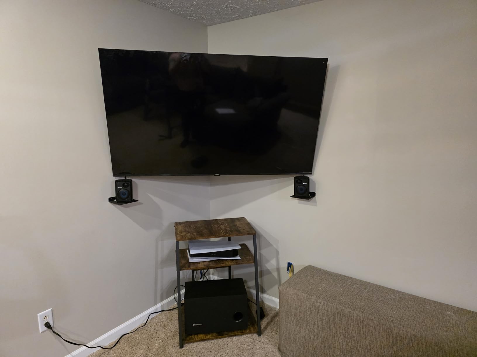 PERLESMITH Corner TV Wall Mount Full Motion, Corner TV Bracket Fits 37-70 Inch LED, LCD 4K Flat Curved Screen TVs Hold up to 99 lbs, Max VESA 600x400 Tilt, Swivel and Level, PSCLF1 customer photo 2