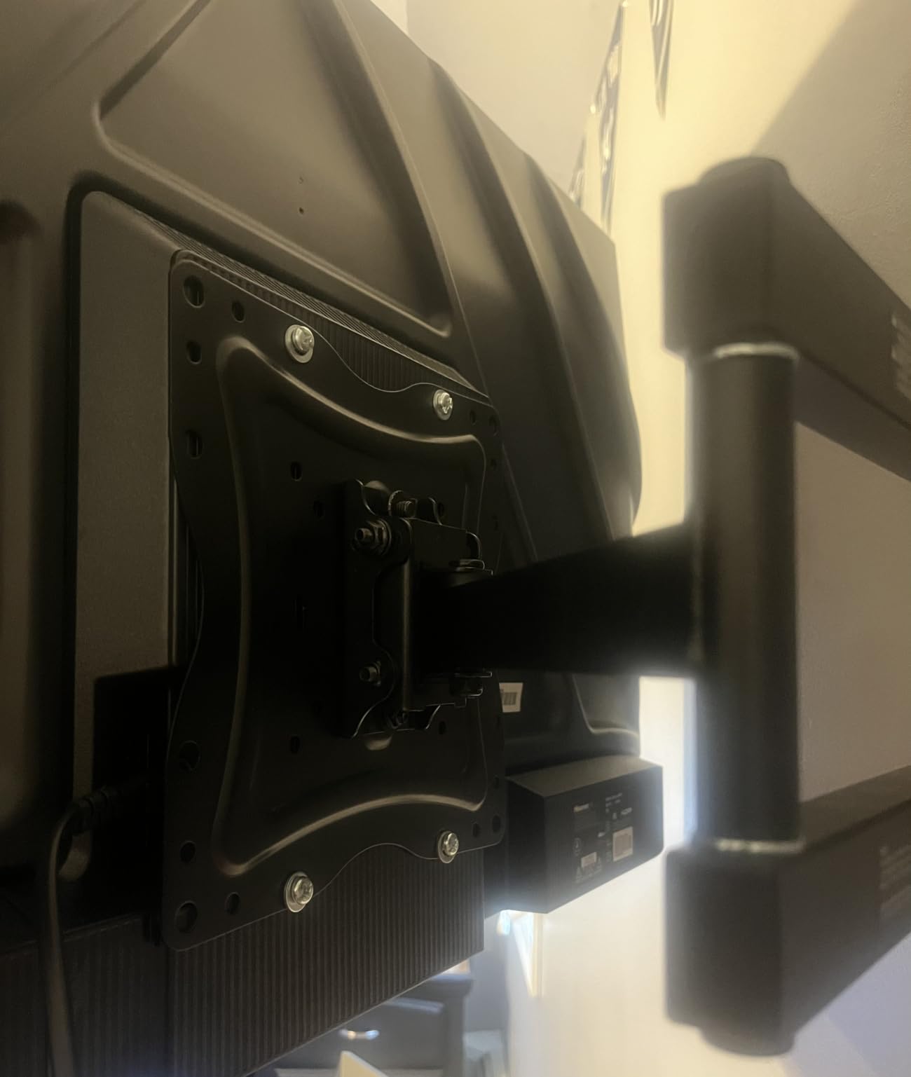 Pipishell Full Motion TV Wall Mount for 26-65 inch Flat or Curved TVs up to 77 lbs, TV Bracket Wall Mount with Articulating Arms, Extension, Tilt, Swivel, Leveling, Max VESA 400x400mm, PIMF7 customer photo 1