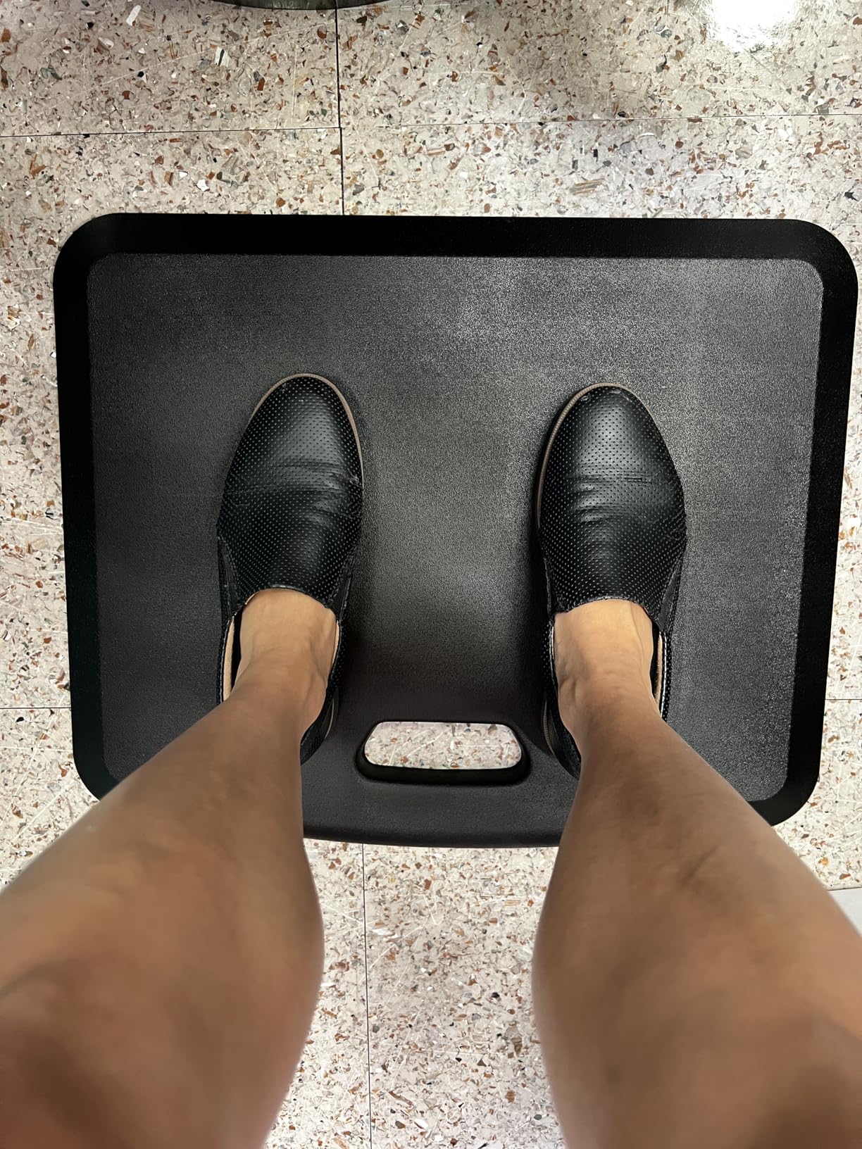 Mount-It! Standing Desk Floor Mat, 18x22, Red | Rubberized gel foam comfort mat for standing desk, kitchen, garage & office. Anti-slip, washable surface customer photo 1
