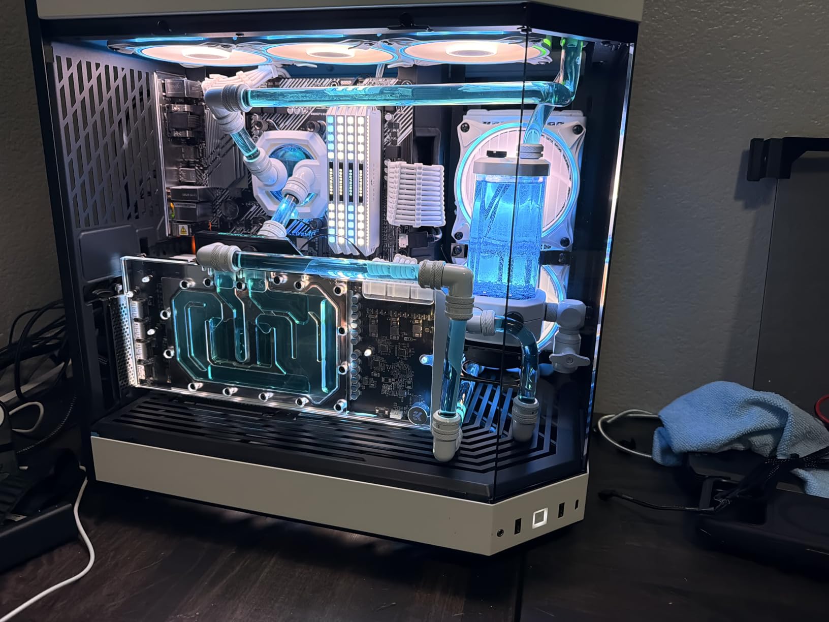 CORSAIR Hydro X Series, XL8, Performance Coolant, 1L, Clear customer photo 1