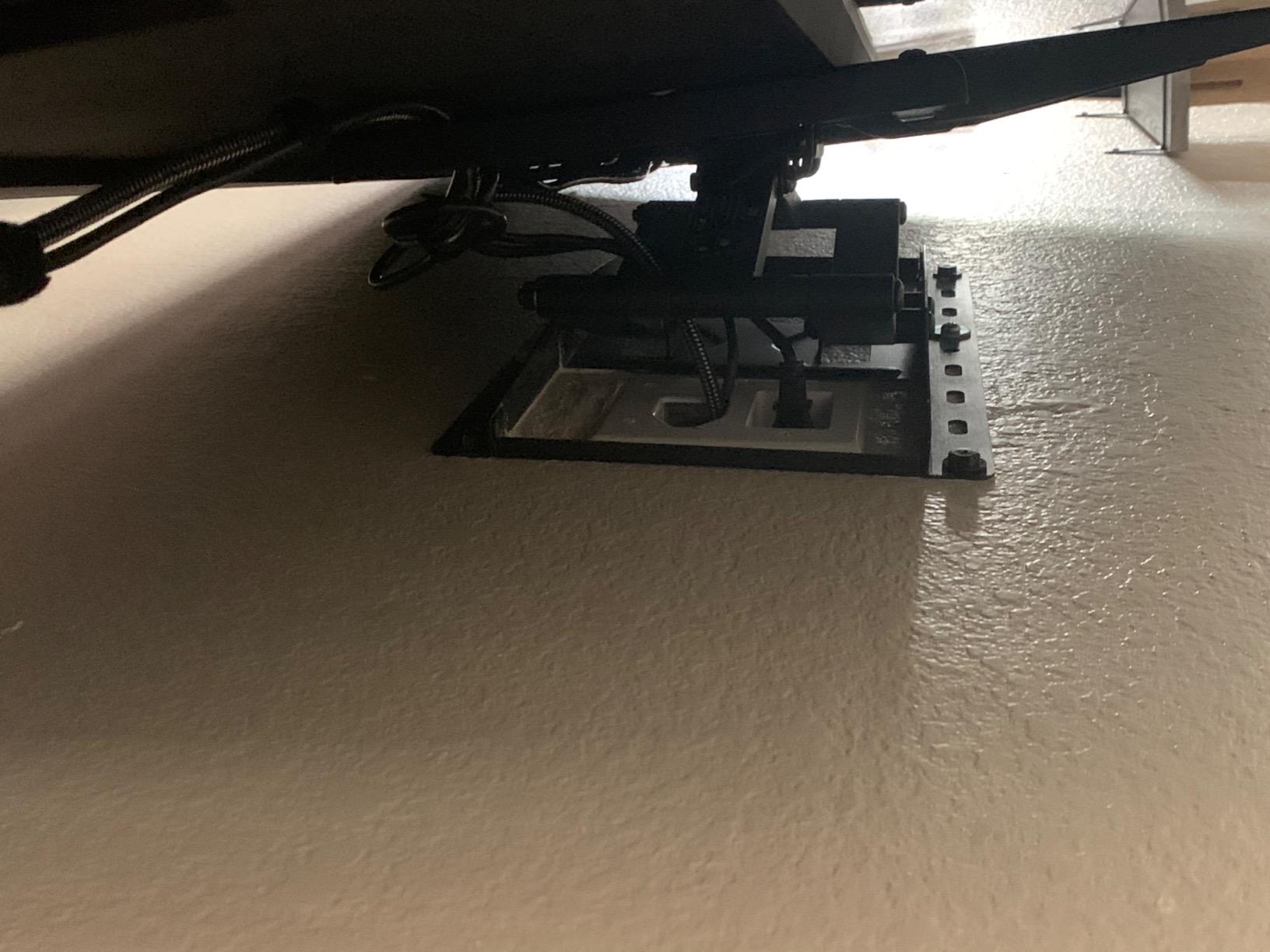 Mounting Dream Long Arm TV Wall Mount for 37-75 Inch TV, Corner TV Wall Mount with 32 inch Long Extension, Full Motion TV Mount Swivel & Tilt, Fits Max VESA 600x400mm, 100 lbs, 16/18/24 inch Studs MD2285-LA customer photo 2