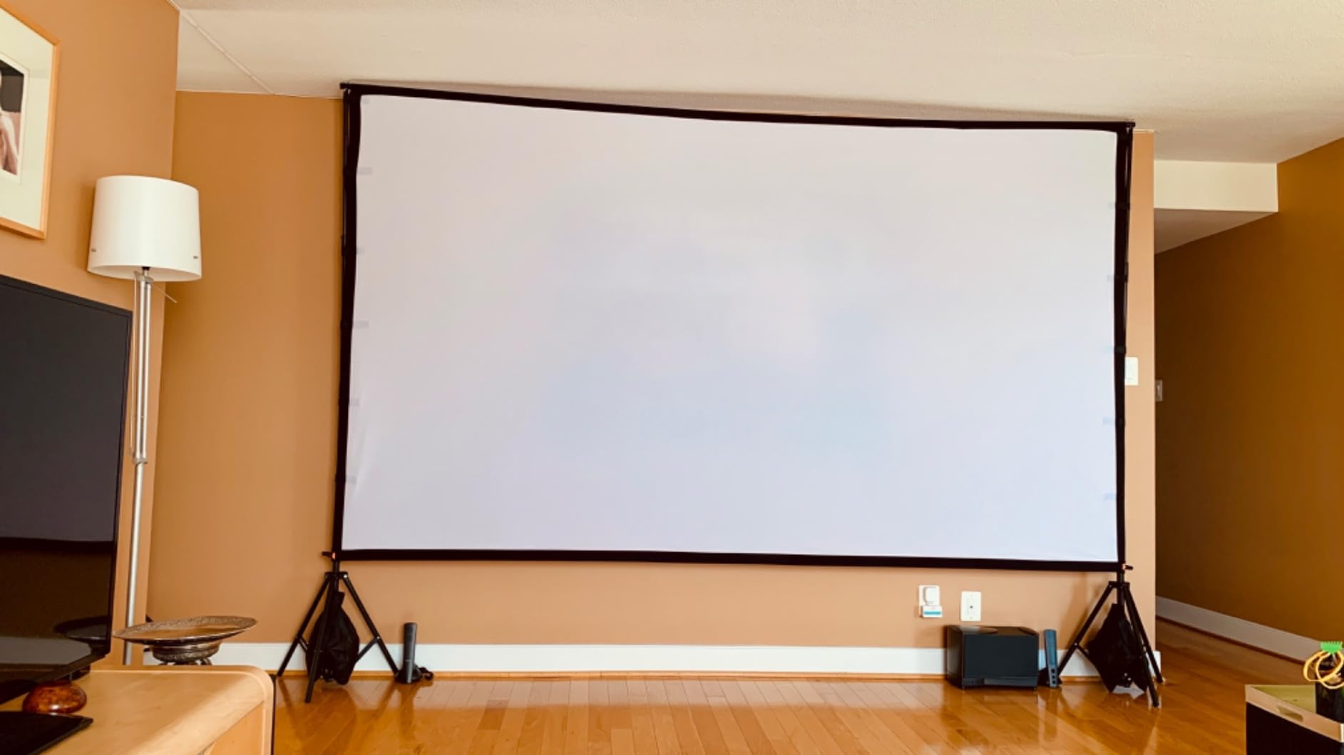 100 Inch Outdoor Projector Screen with One-Piece Telescopic Stand, Wrinkle-Resistant 4K HD Movie Screen for Backyard, Camping and Indoor Home Theater customer photo 2