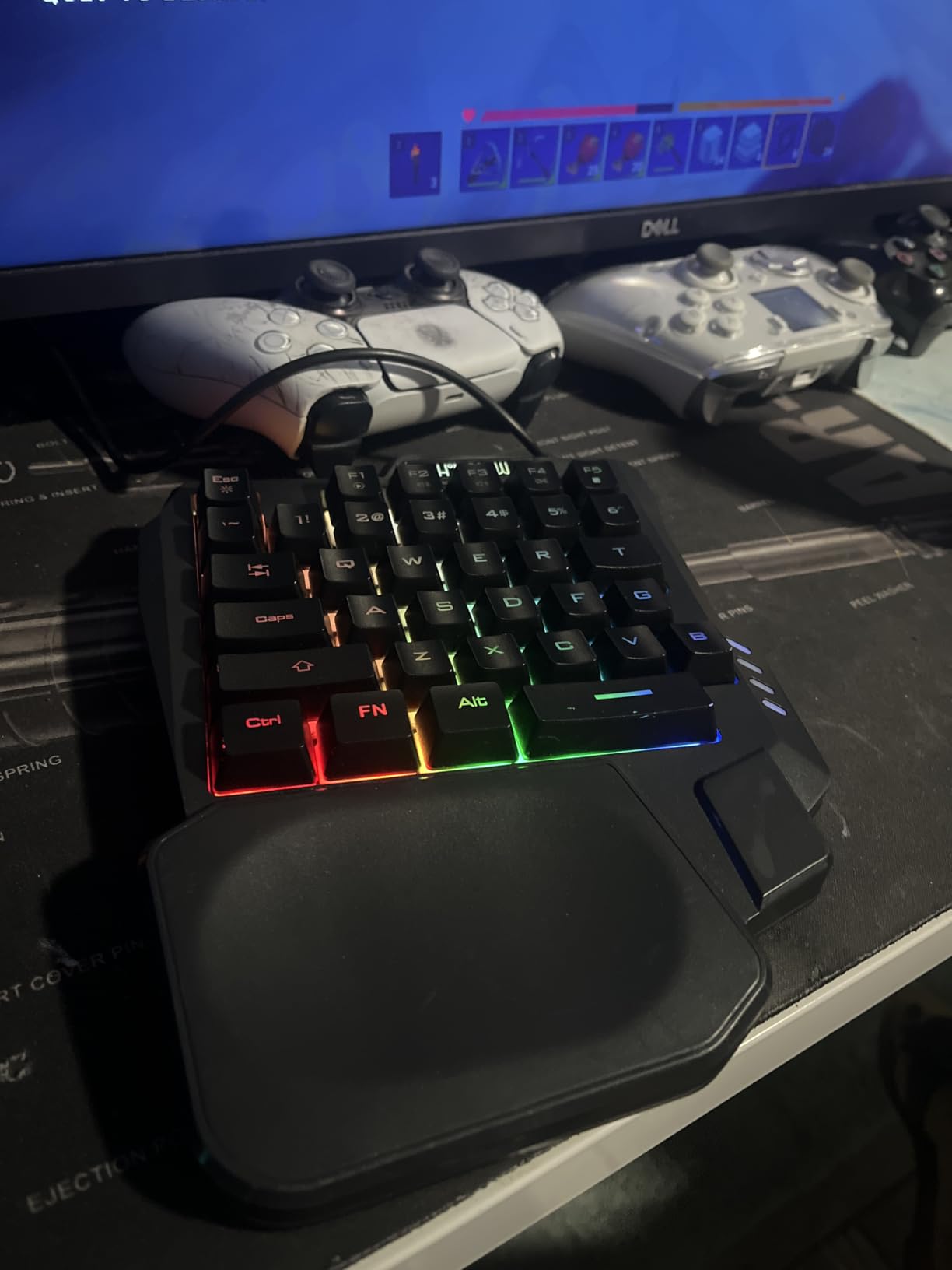 CHONCHOW One Handed Gaming Keyboard, 35 Keys, Rainbow LED, Wired USB, Ergonomic with Wrist Rest, Mini Portable, PS4/PS5/Xbox/PC/Laptop Compatible customer photo 2
