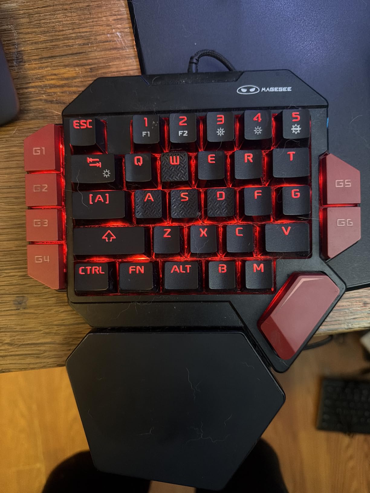 MageGee One Handed Professional Gaming Keyboard, RGB Backlit 35 Keys Mini Wired Mechanical Keyboard with Blue Switch for PC Gamer, Support 6 Macro Keys - Black/Red customer photo 1
