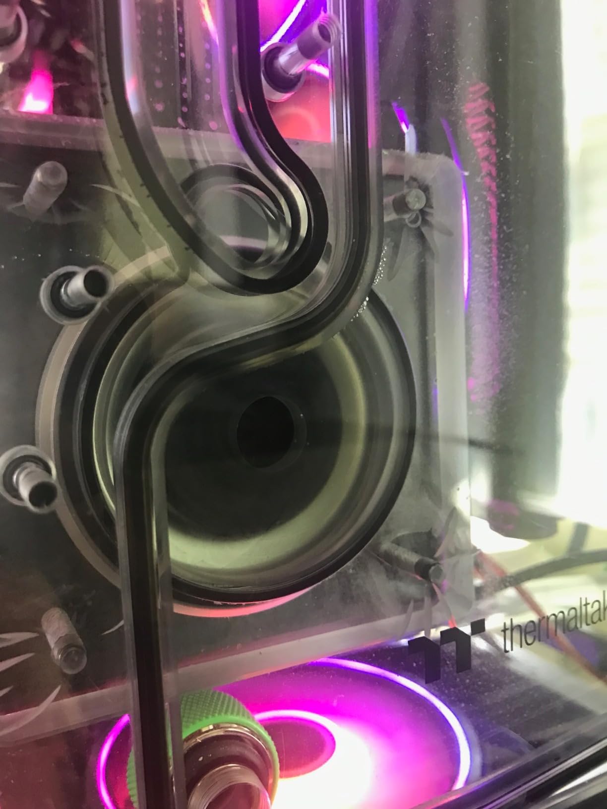 Thermaltake Pacific Core P8 DP-D5 Plus Distro-Plate with Pump Combo, specifically Designed for The Core P8 Chassis, 450 ml Capacity, CL-W345-PL00SW-A customer photo 2