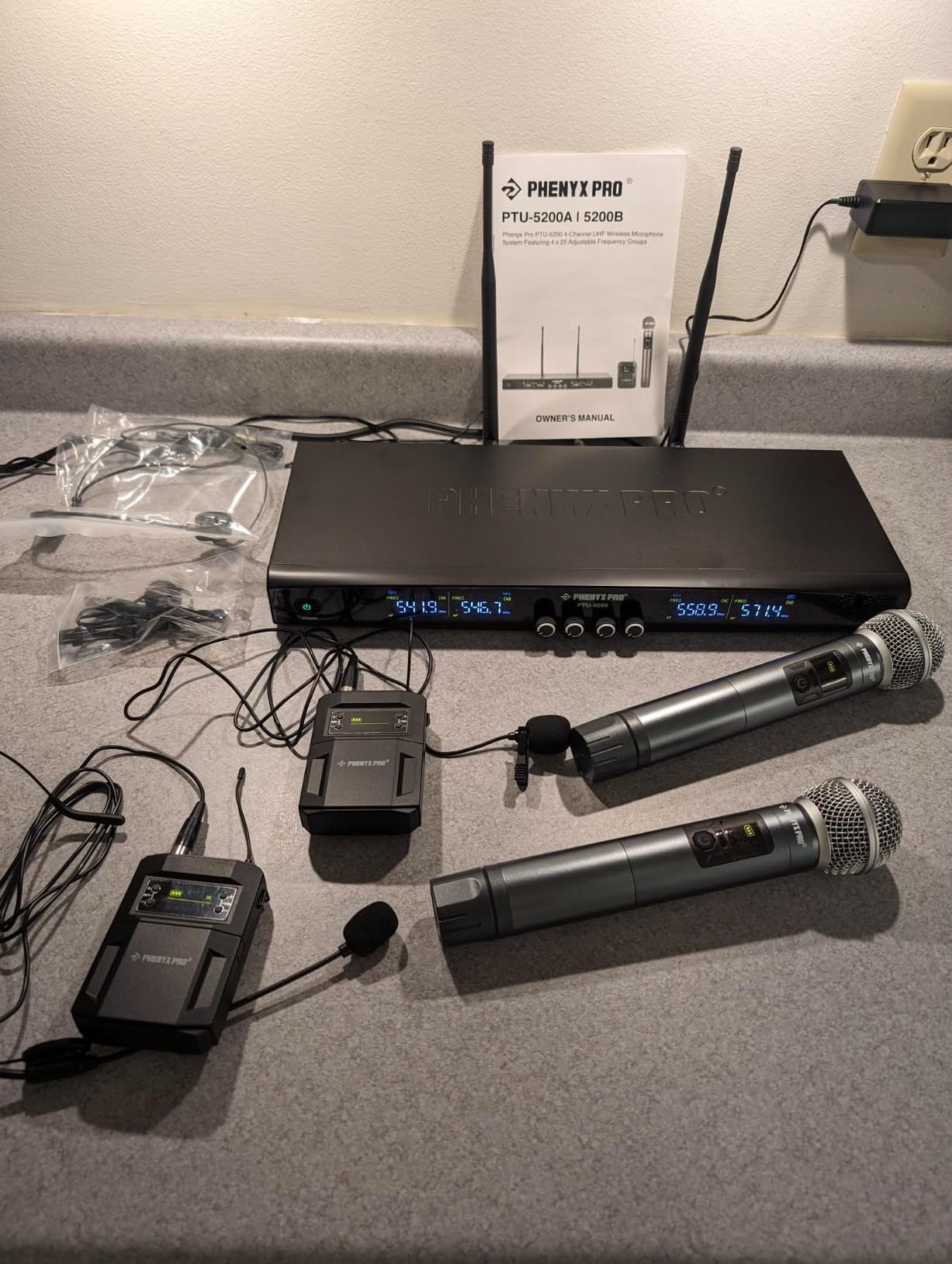 Phenyx Pro 4-Ch UHF Handheld/Bodypack Wireless Microphones PTU-5200-2H2B | 2 Handheld Mics, 2 Bodypacks, Headset/Lapel Mics, 4 x 25 Frequencies, 200 ft Range, Stage Vocals, Karaoke, Church Services customer photo 1