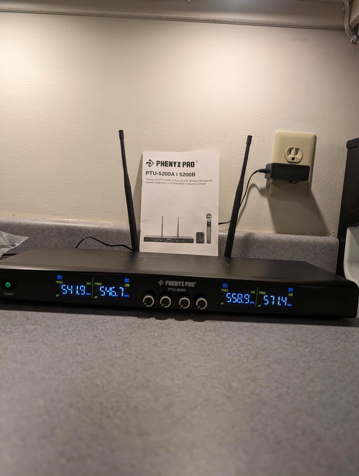 Phenyx Pro 4-Ch UHF Handheld/Bodypack Wireless Microphones PTU-5200-2H2B | 2 Handheld Mics, 2 Bodypacks, Headset/Lapel Mics, 4 x 25 Frequencies, 200 ft Range, Stage Vocals, Karaoke, Church Services customer photo 2