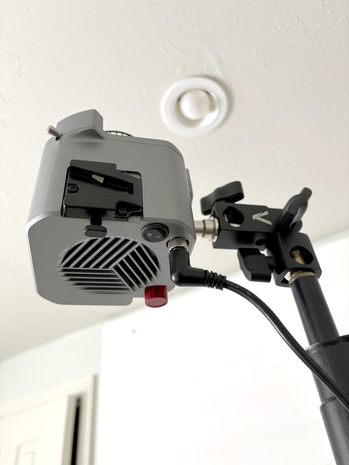 Aputure amaran COB 60xS Video Lighting amaran 60x Upgrade bi-Color Bowens Mount Point-Source LED Studio Light, SSI (D56) of 87, 33,300 lux @ 1m, App Control, 9 Lighting FX (amaran 60x S) customer photo 1