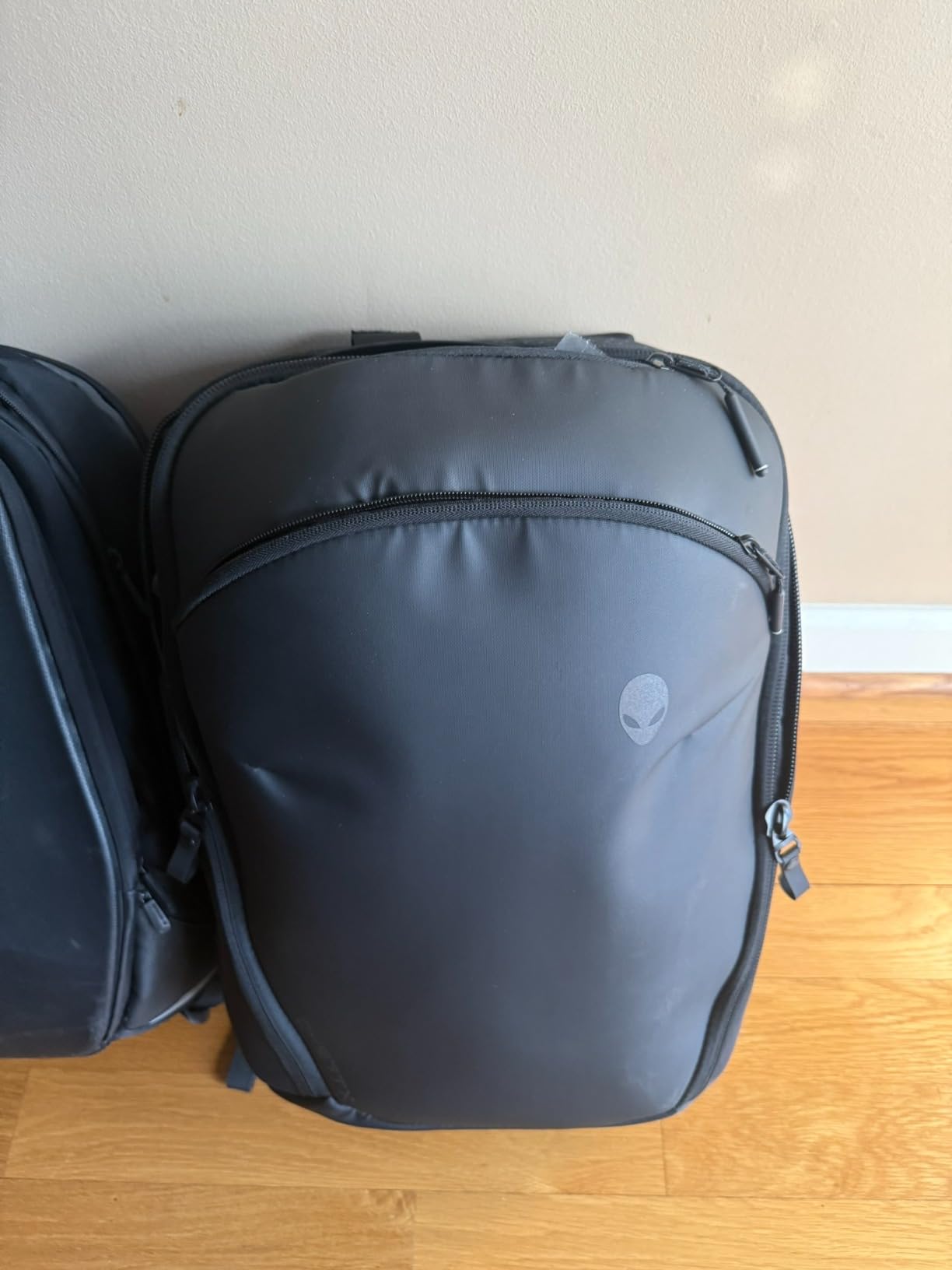 Alienware AW724P Horizon Travel Backpack - Fits upto 18-inch, 840D Fabric, EVA Foamed, Weather-resistant, Shockproof, Padded Shoulder Strap, Padded Back, RFID Blocking Pocket - Galaxy Weave Black customer photo 2