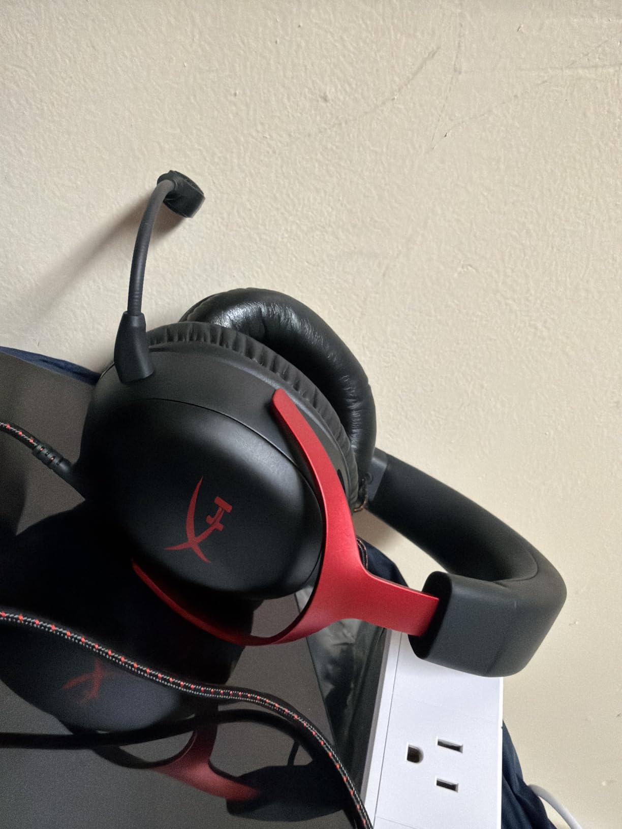 HyperX Cloud III – Wired Gaming Headset, PC, PS5, Xbox Series X|S, Angled 53mm Drivers, Spatial Audio, Memory Foam, Durable Frame, Ultra-Clear 10mm Mic, USB-C, USB-A, 3.5mm – Black customer photo 1