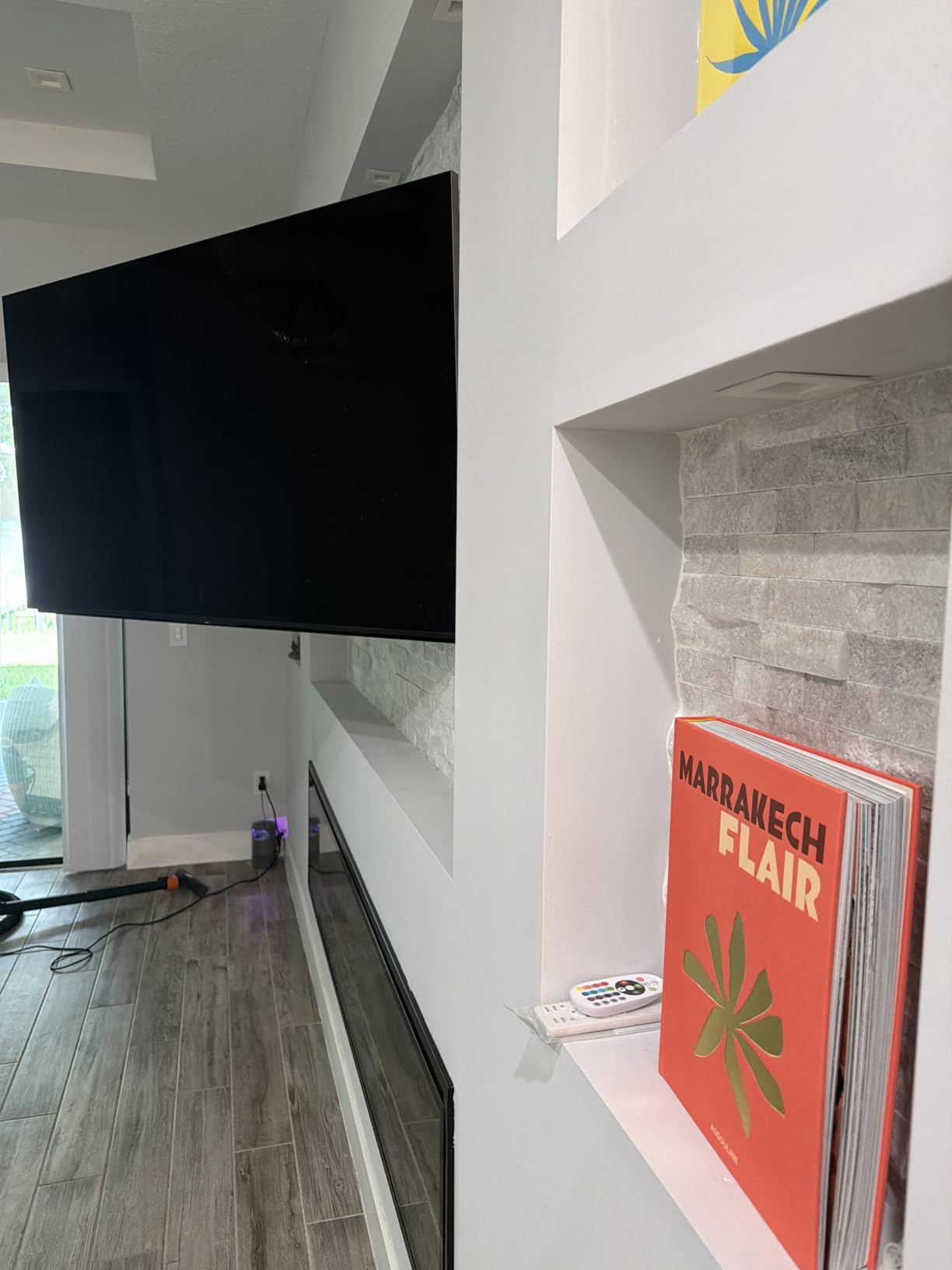 Perlegear UL-Listed Full Motion TV Wall Mount for 42-90 Inch TVs up to 150 lbs, Pre-Assembled TV Mount with Tool-Free Tilt, Swivel, Extension, Max VESA 600 x 400mm, 12/16/18/24 Wood Studs, PGLF16 customer photo 2