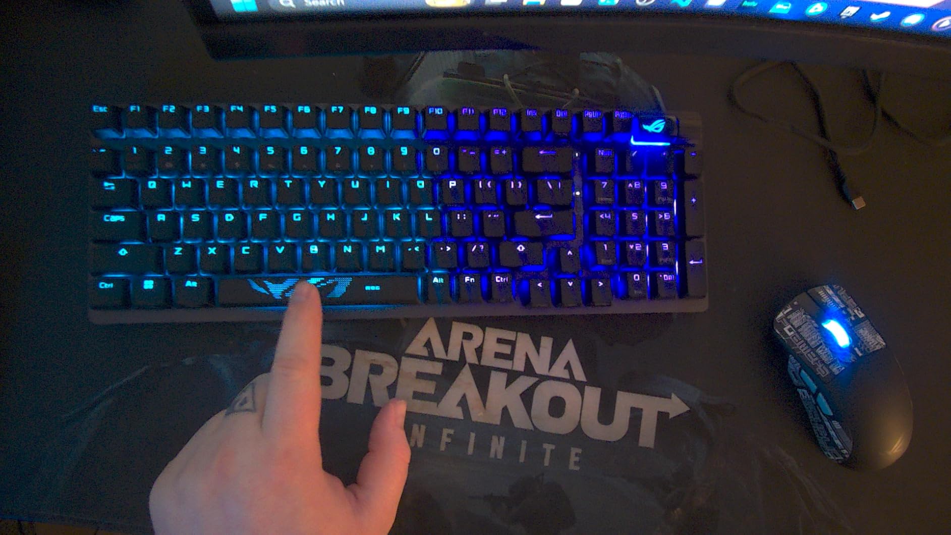 ROG Strix Scope II 96 Wireless Mechanical Gaming Keyboard - 96% Full-Size, Tri-Mode Connectivity, Hot Swappable Pre-lubed ROG NX Snow Linear Switches, PBT Keycaps, RGB, PC/Mac Support-Black customer photo 2