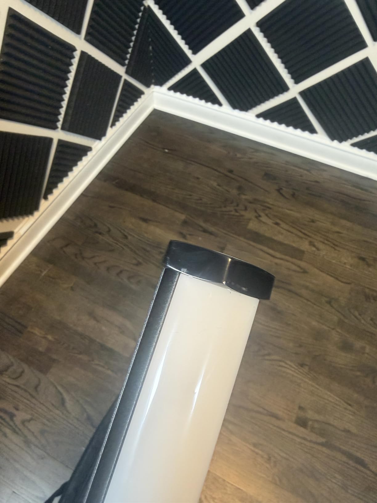Lume Cube RGB 4' XL Tube Light for Photo & Video, RGBWW Full Color Tube Light, Bluetooth App Controlled, Millions of Colors, Aluminum Durable Design, 97+ CRI customer photo 2