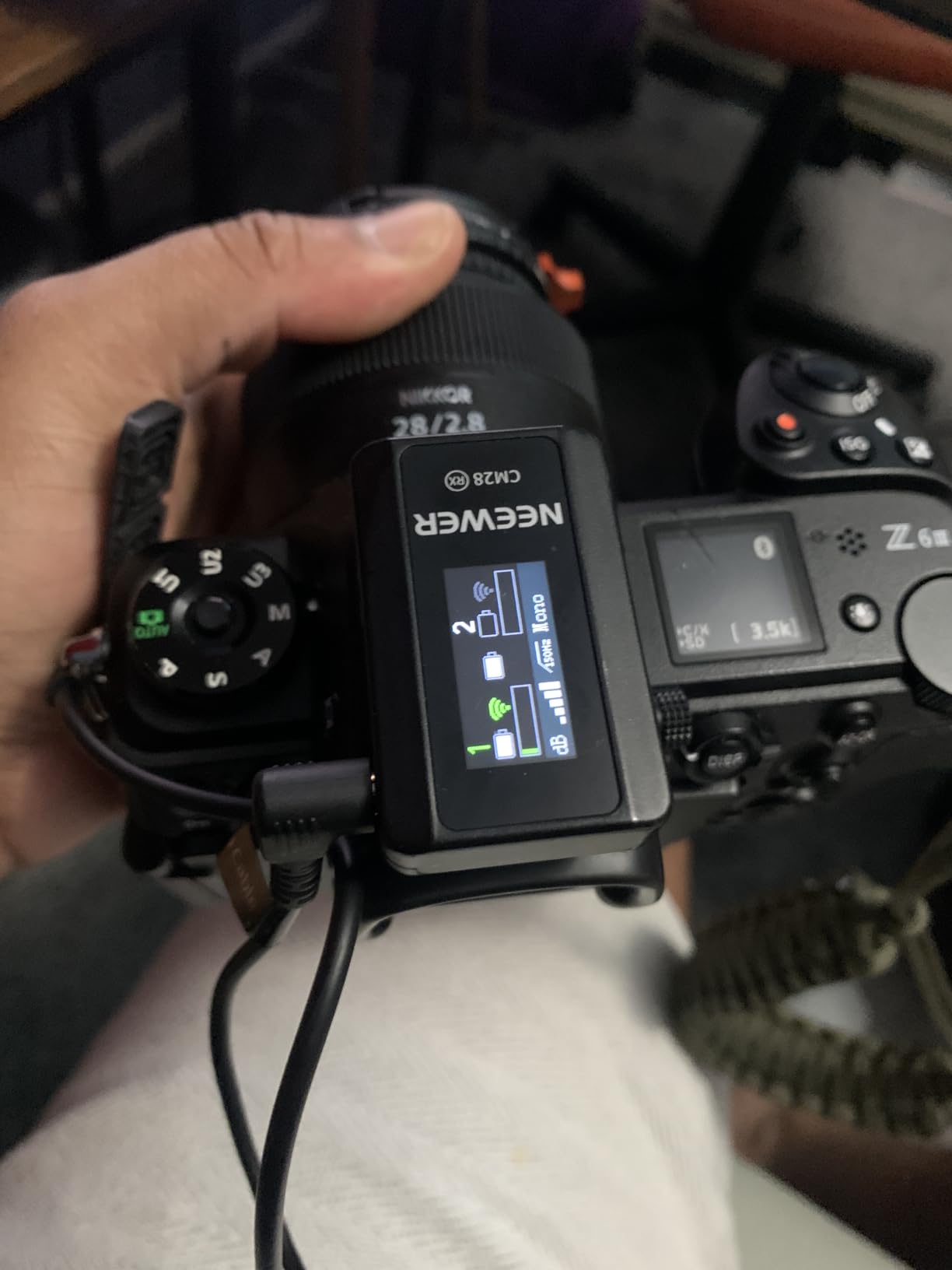 NEEWER CM28 Wireless Lavalier Microphone, Smart Noise Cancelling Lav Mic, 48KHz/16Bit 9hrs Uncompressed Recording, 200m Range, 4GB Storage for iPhone, Android, Camera, 1 RX + 2 TX + Charging Case customer photo 2