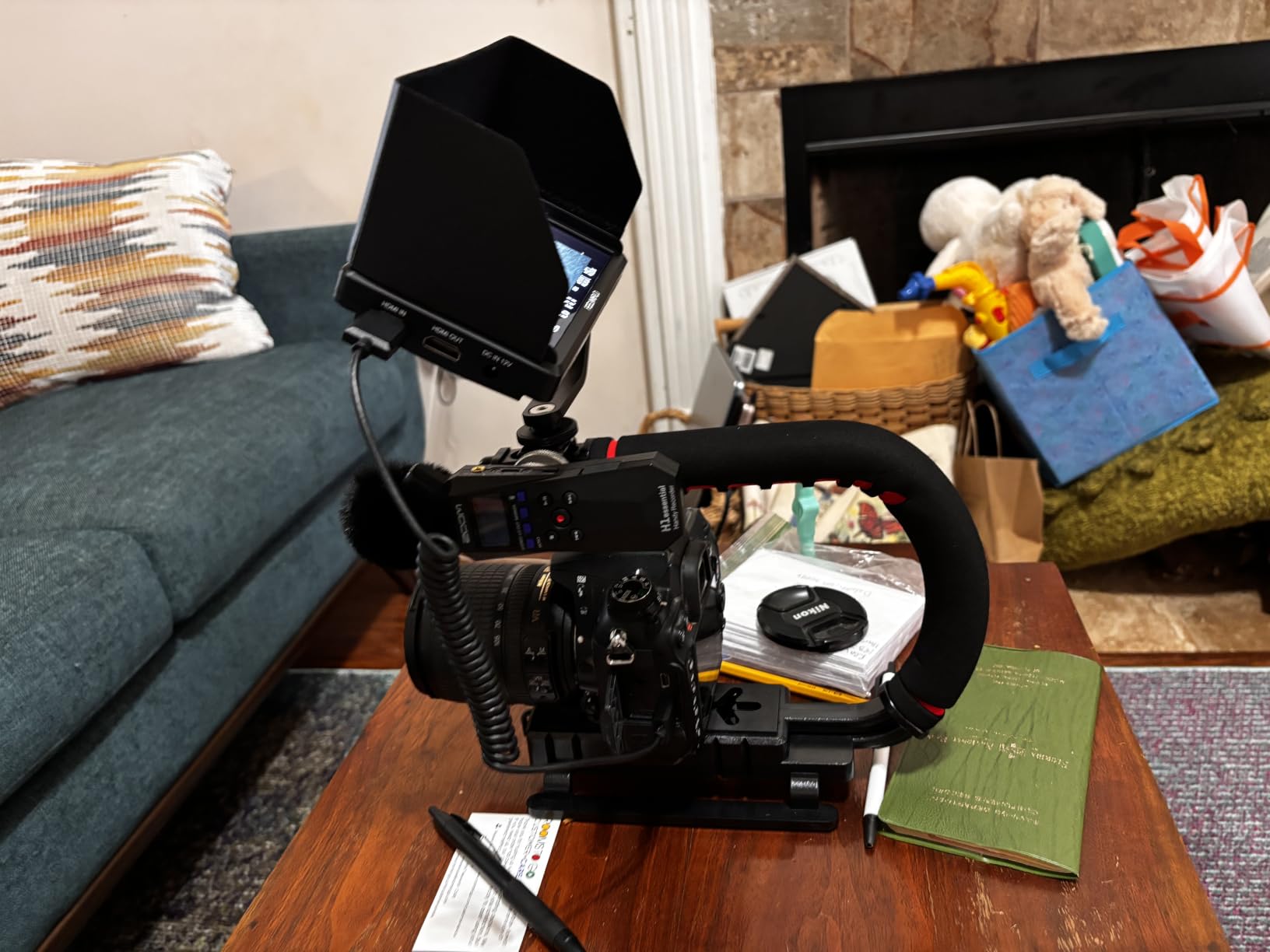FEELWORLD S55 V3 6 Inch On Camera DSLR Field Monitor Bundle Support 3D LUT Waveform - 4K HDMI in/Out, Tilt Arm, Power Output, F550 Battery & Carry Case Included customer photo 1