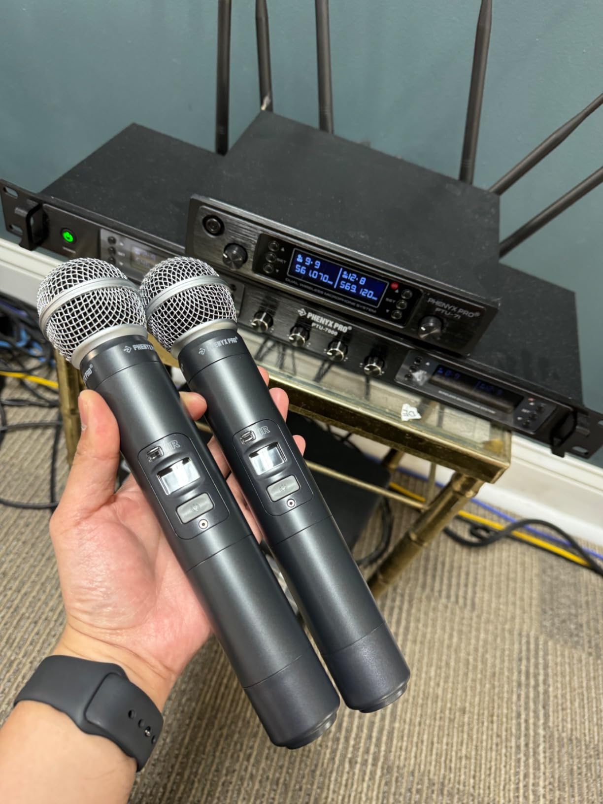 Phenyx Pro Wireless Microphone System, Quad Channel Wireless Mic, w/ 4x40 UHF Frequencies, Auto Scan, 328ft Long Range, 4 Handheld Dynamic Microphone for Singing, Church, Karaoke (PTU-7000-4H) customer photo 2