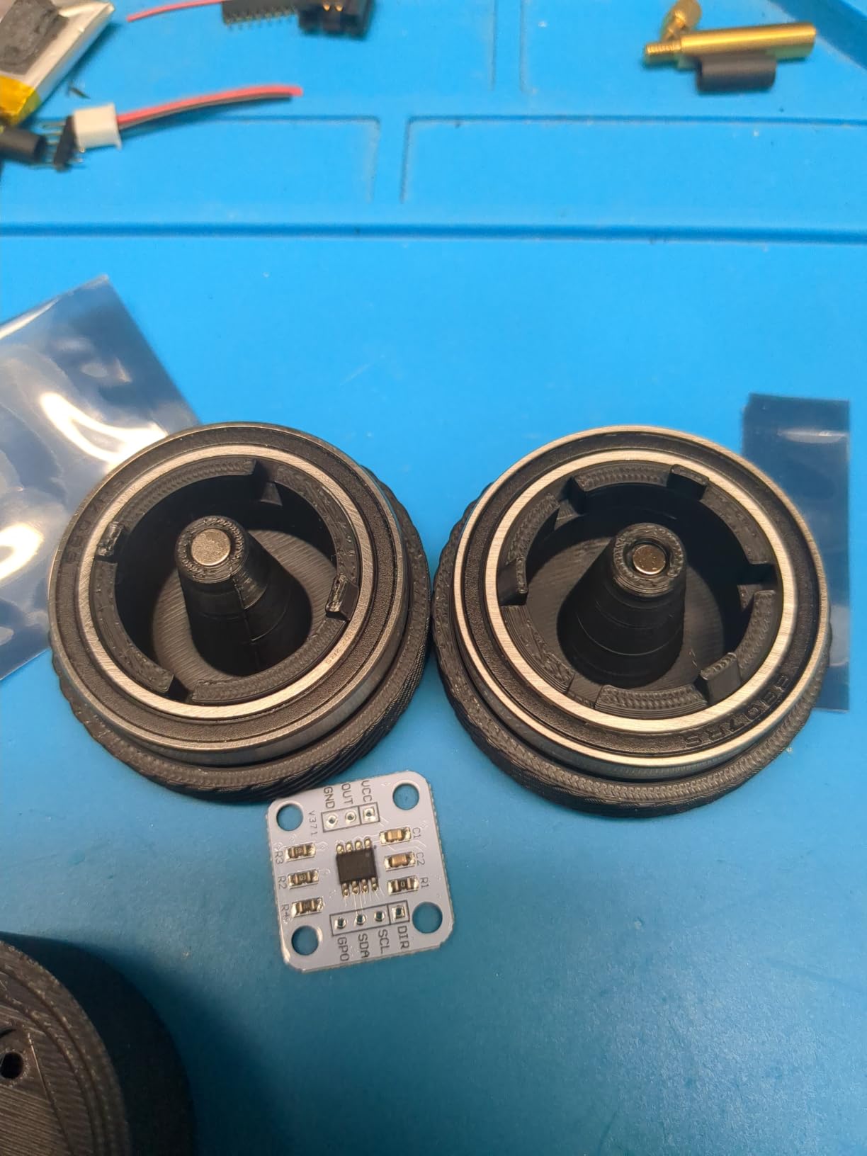 WWZMDiB 4Pcs AS5600 Magnetic Encoder 3.3V 12bit high Precision Magnetic Induction Angle Measurement Sensor Module，Mainly Used to Obtain Information Such as Progressive Motor Speed customer photo 2
