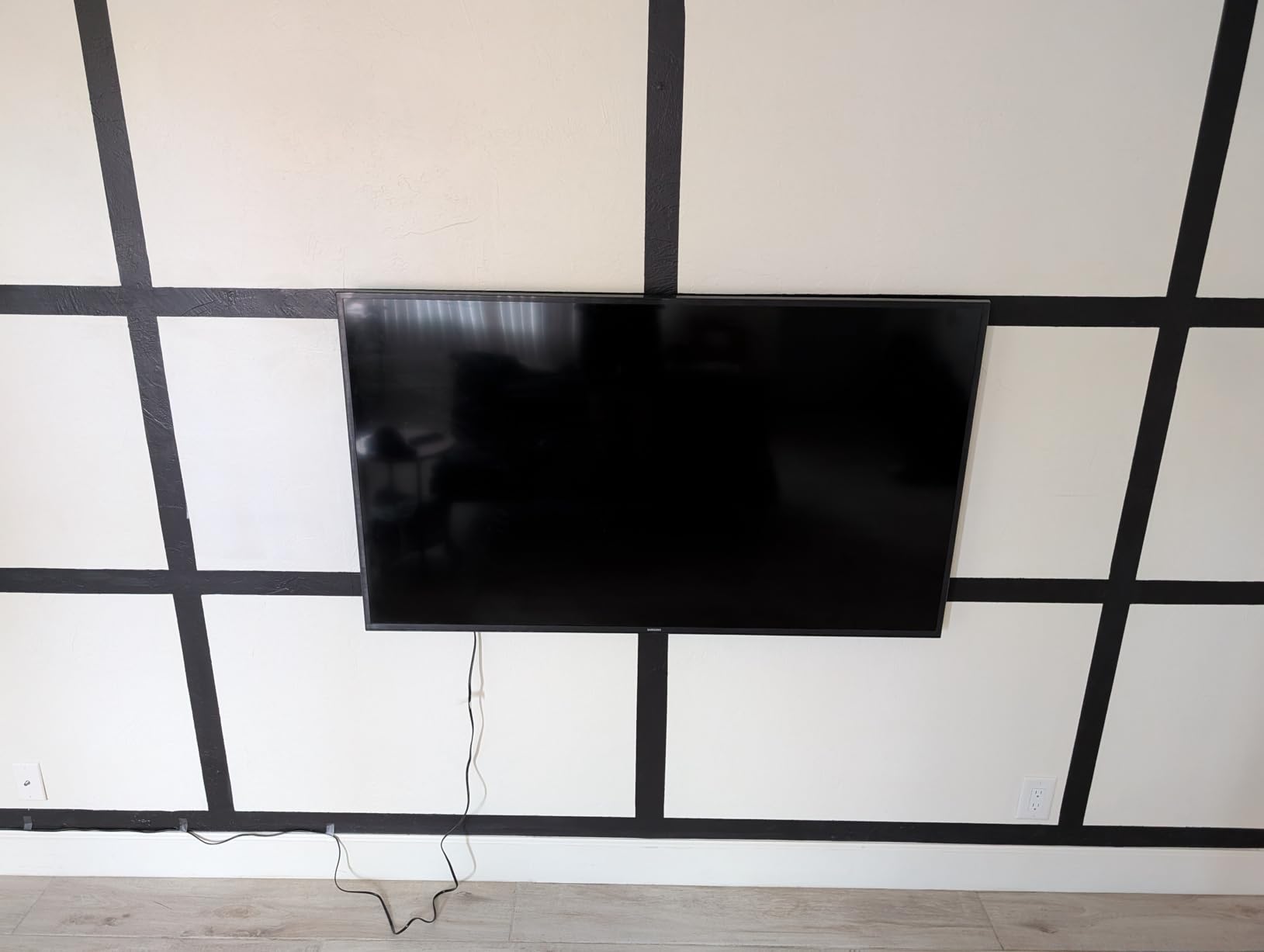 Supcline No Drill No Stud TV Wall Mount for 26-65 Inch TV up to 154 lbs | Non Damage Drywall Studless TV Mount, Max VESA 400x400mm, Dry Wall Flat Screen Easy Install Wall Mount TV Bracket customer photo 2