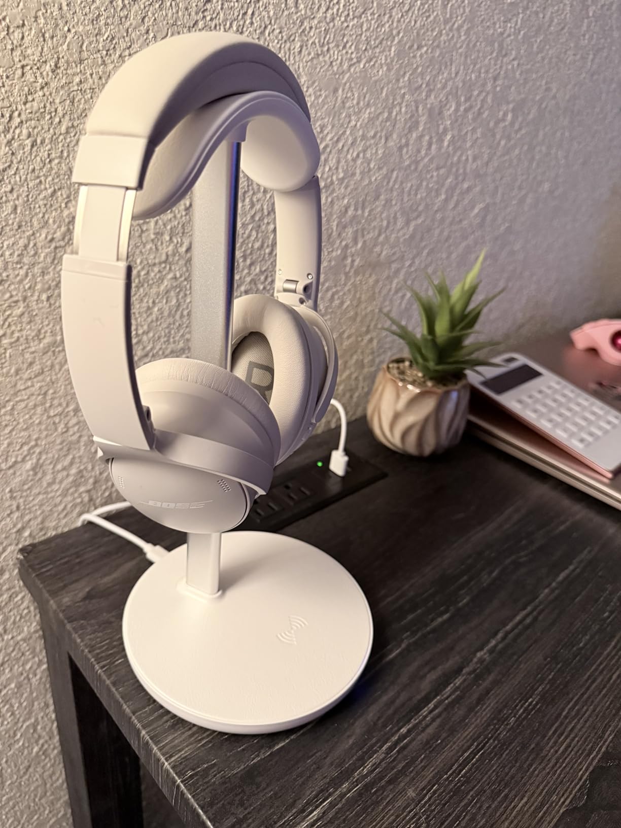Miroddi Headphone Stand with Wireless Charger, Independent USB Charging Port, 5 in 1 Charging Station Headset Holder Rack for AirPods Max/Pro/4/3/2, iWatch, iPhone, Samsung and Desk Headphones, White customer photo 1