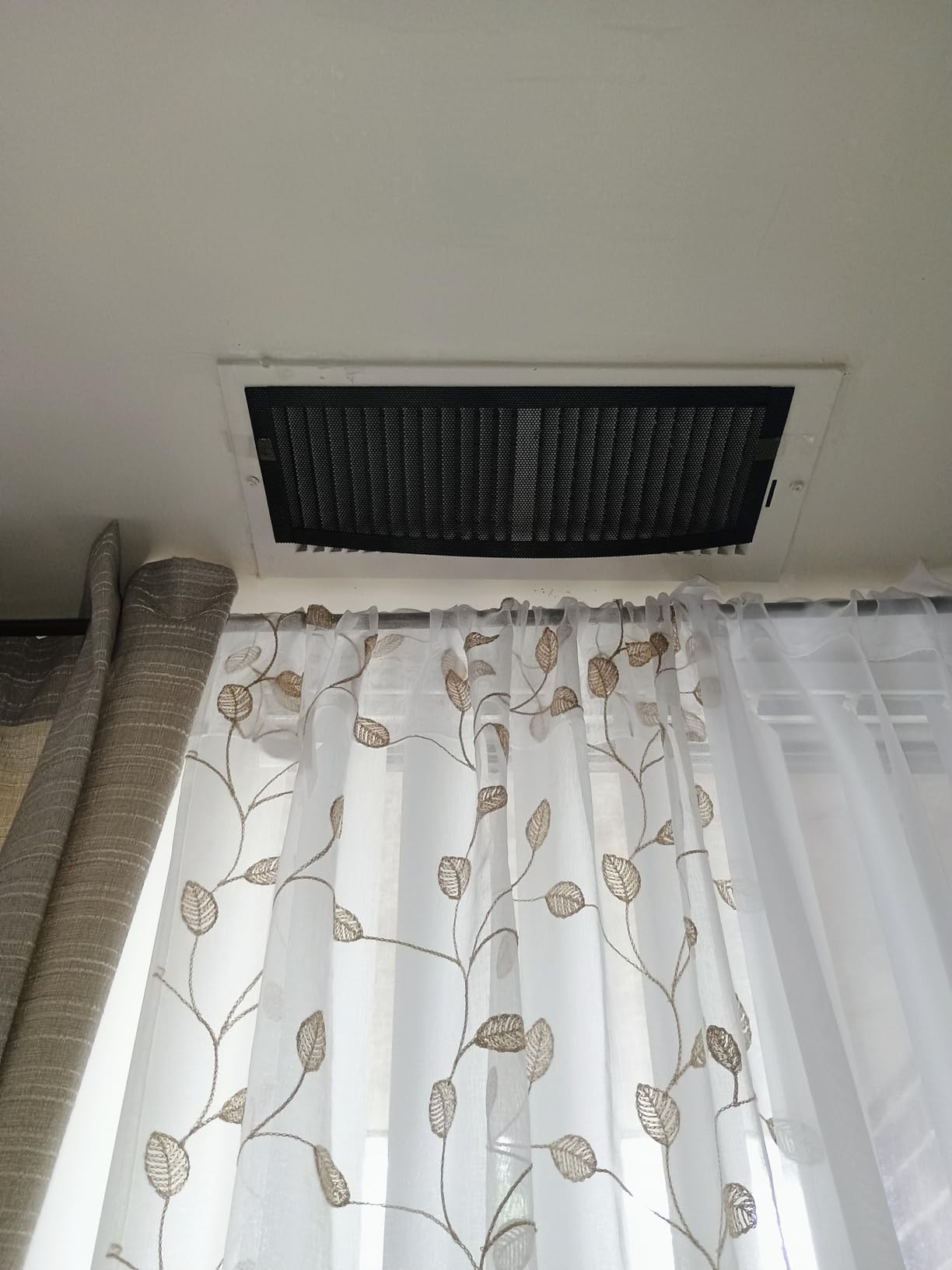 BEST CHOICE MAGNETS 4P Magnetic Floor Vent Covers 4 x 10 Inch PVC Vent Mesh | Air Vent Screen Cover Magnetic Floor Register Vent Covers for Home Wall Ceiling Floor Catches Debris customer photo 1