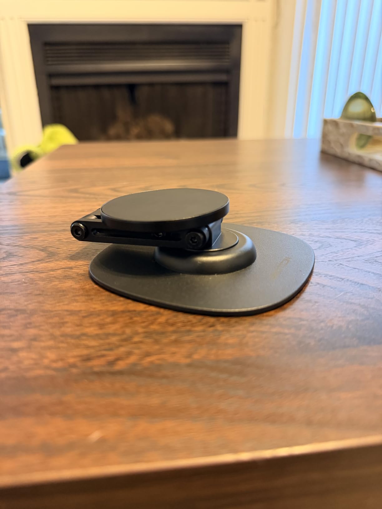 OMOTON MS04 [360° Rotating] Adjustable Magnetic Phone Stand for Desk, Black | Fold Aluminum for MagSafe Cell Phone Stand with Non-Slip Base for iPhone 17/16/15 Pro Max Air for PC Gaming Women Men Gift customer photo 2