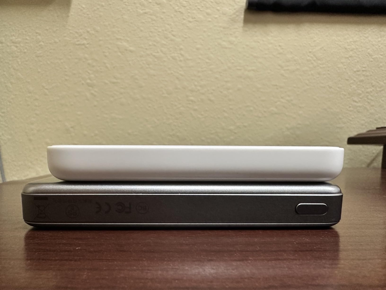 TORRAS MiniMag Power Bank, Ultra-Slim 10,000mAh Magnetic Wireless Portable Charger, 22.5W Fast Charging iPhone Air Magnetic Battery Pack Designed for iPhone 17 Pro Max/17 Pro/Air/16/15/14/13/12, Gray customer photo 1