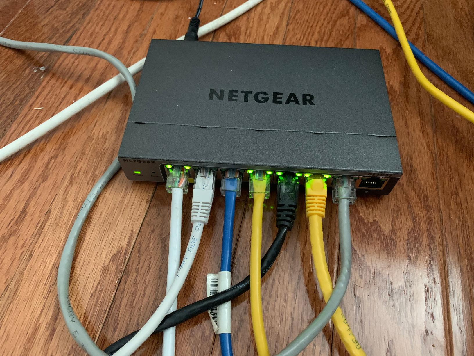NETGEAR 24-Port Gigabit Ethernet Smart Switch (GS724T) - Managed, Optional 1 Year Insight Cloud Management, 2 x 1G SFP, Desktop or Rackmount customer photo 2
