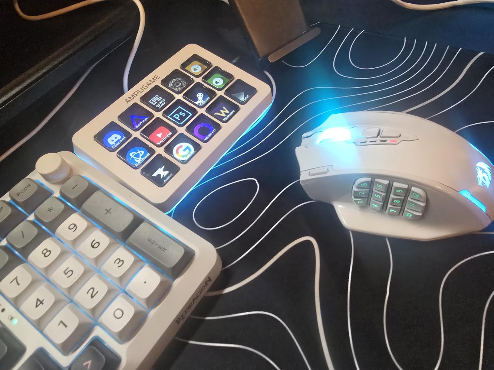 FIFINE AmpliGame Stream Controller D6 - 15 Macro Keys, Streaming Keypad with Trigger Actions in OBS, Twitch, YouTube, Streamlabs, Works with Mac and PC customer photo 2