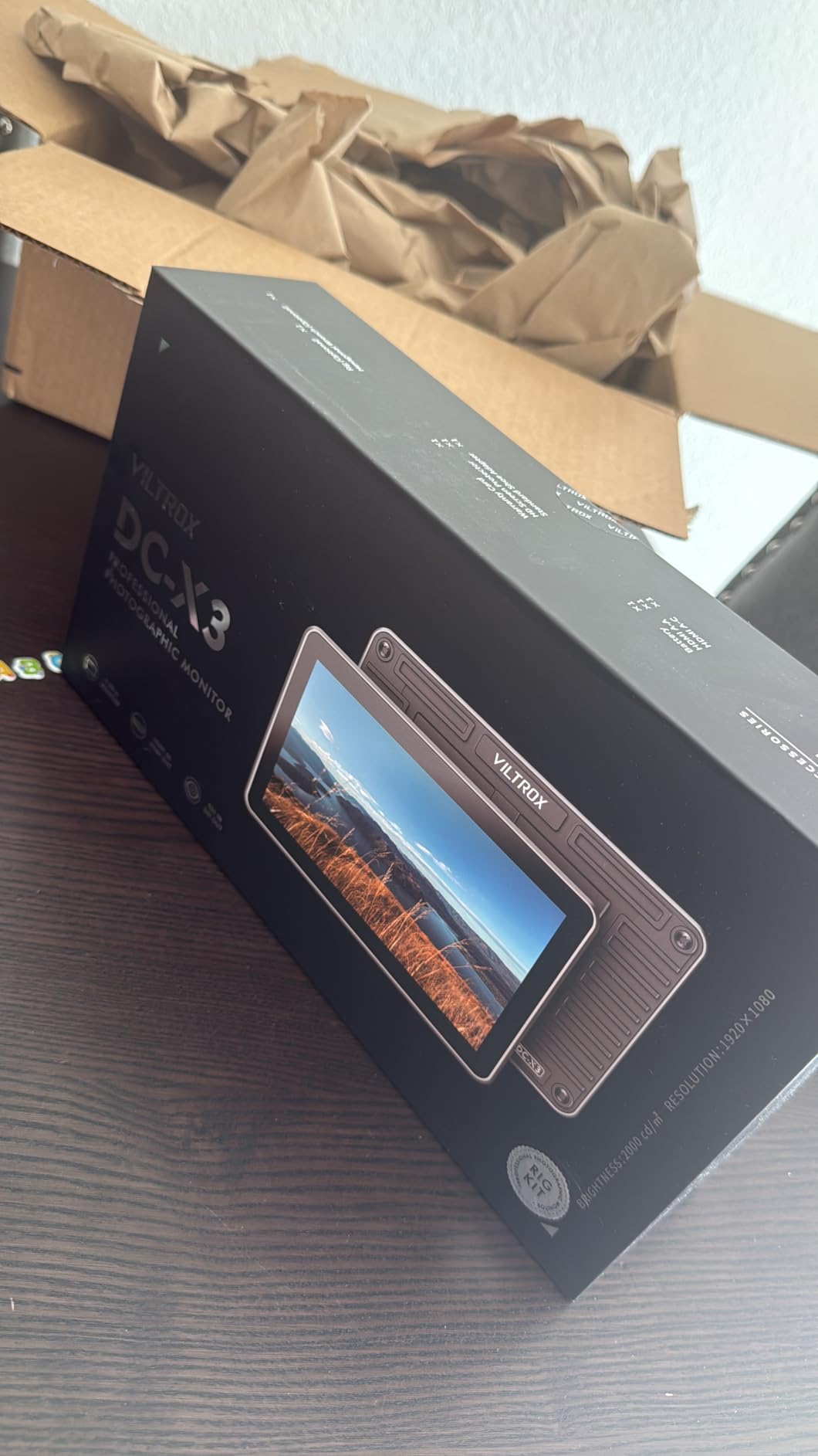 VILTROX DC-X3 2000 Nits SDI Camera Field Monitor, 4K HDMI 6 inch Touchscreen On Camera Monitor, 3D Lut 1920X1080 HD Focus Peaking Assist Full Waveform Video Field Monitor with Battery Sunshade Hood customer photo 2