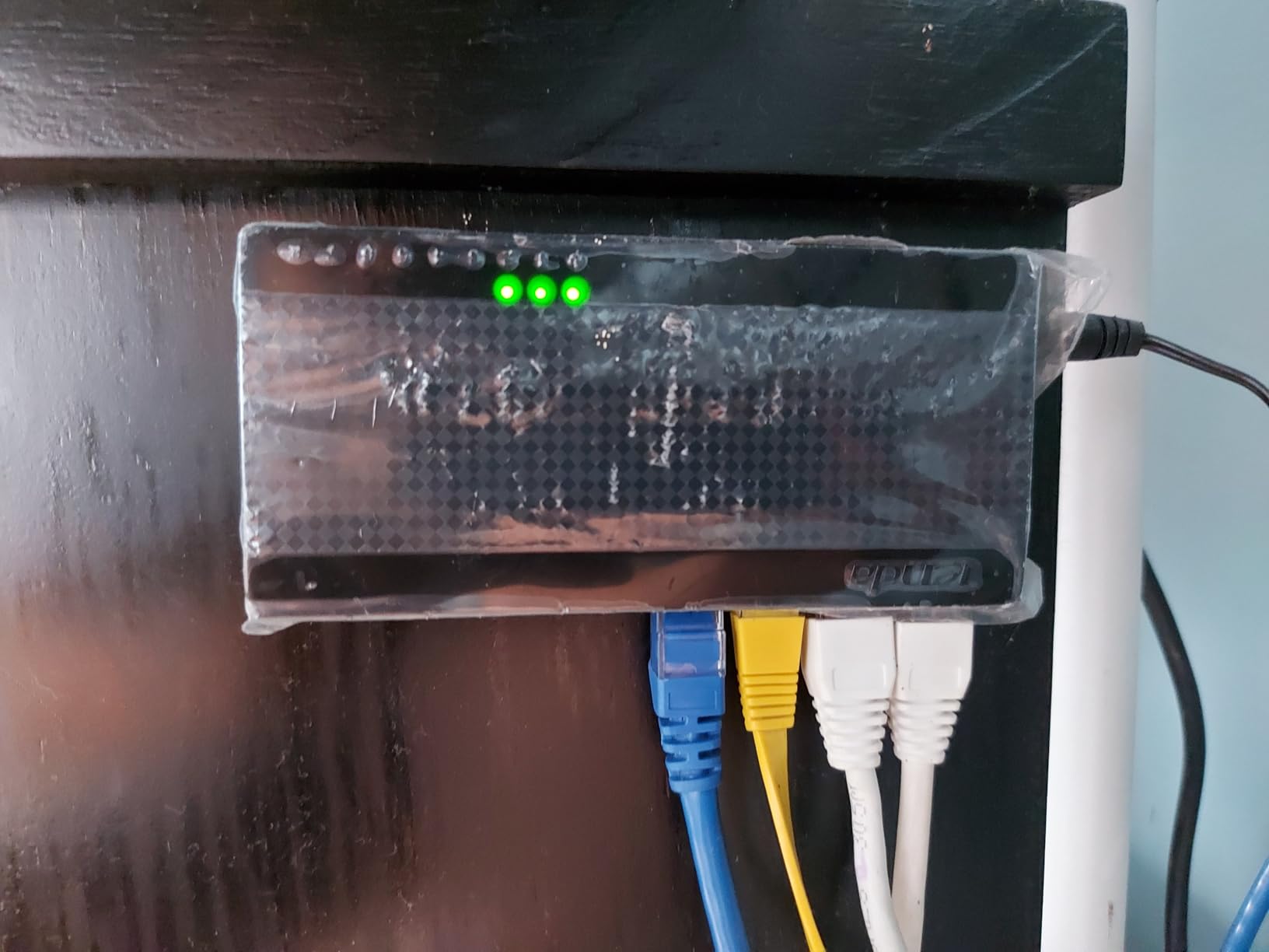 Tenda 8 Port 2.5G Ethernet Switch, Multi-Gigabit 2.5Gb Ethernet Splitter, Unmanaged Network Switch, 8 x 2.5 Gigabit Ports, Plug & Play, Fanless Quiet, Desktop/Wall Mount, for Router, PC, NAS (SM108) customer photo 1