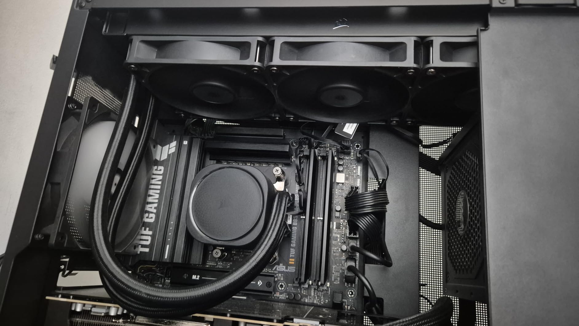 CORSAIR Nautilus 360 RS Liquid CPU Cooler - 360mm AIO - Low-Noise - 3X RS120 Fans Included - Black customer photo 1