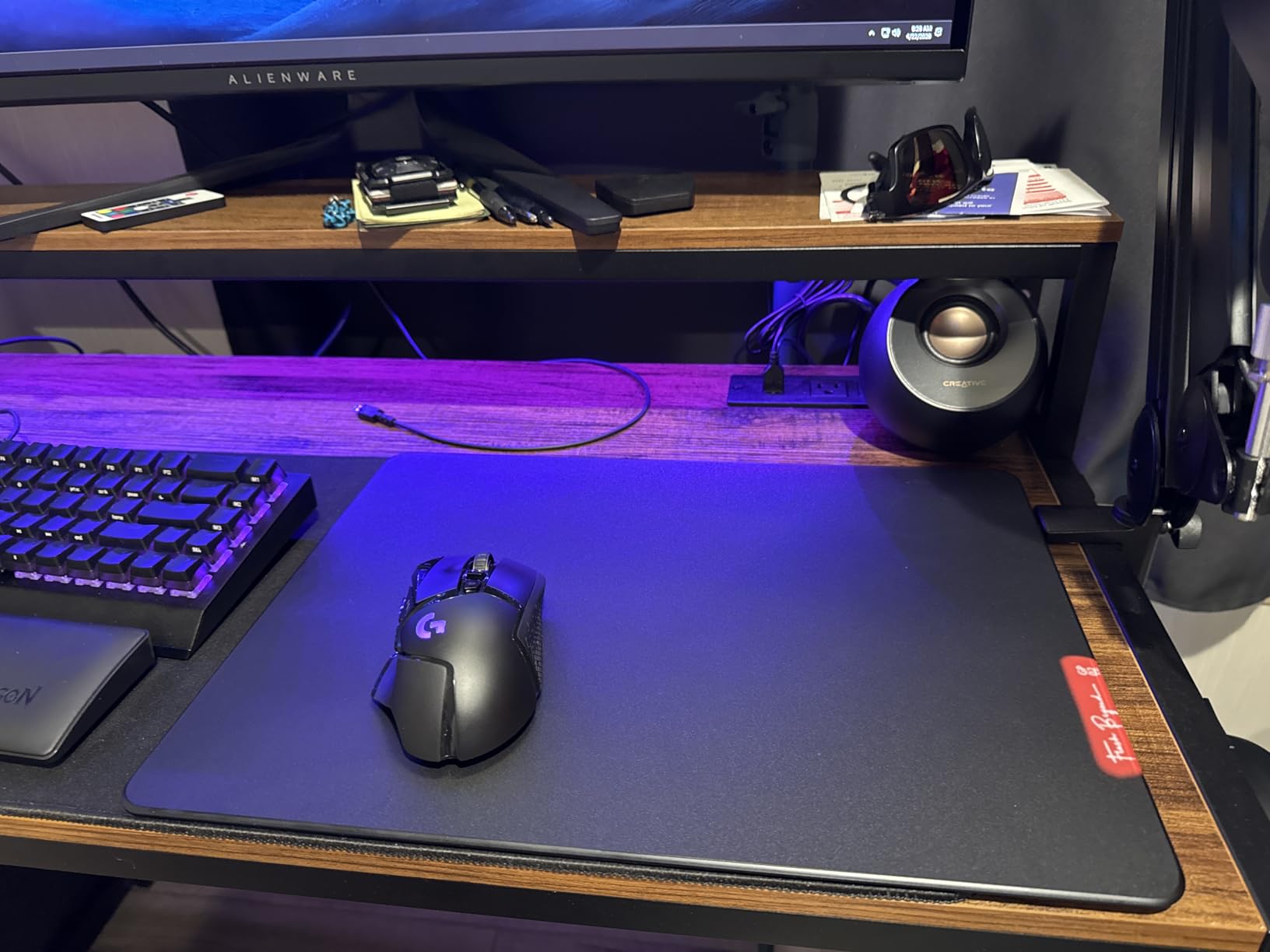 Flash Beyond Glass Gaming Mouse Pad, 400 x 300 mm, Black | Micro-etched tempered glass; controlled glide, anti-slip base, rounded edges and kit included customer photo 2