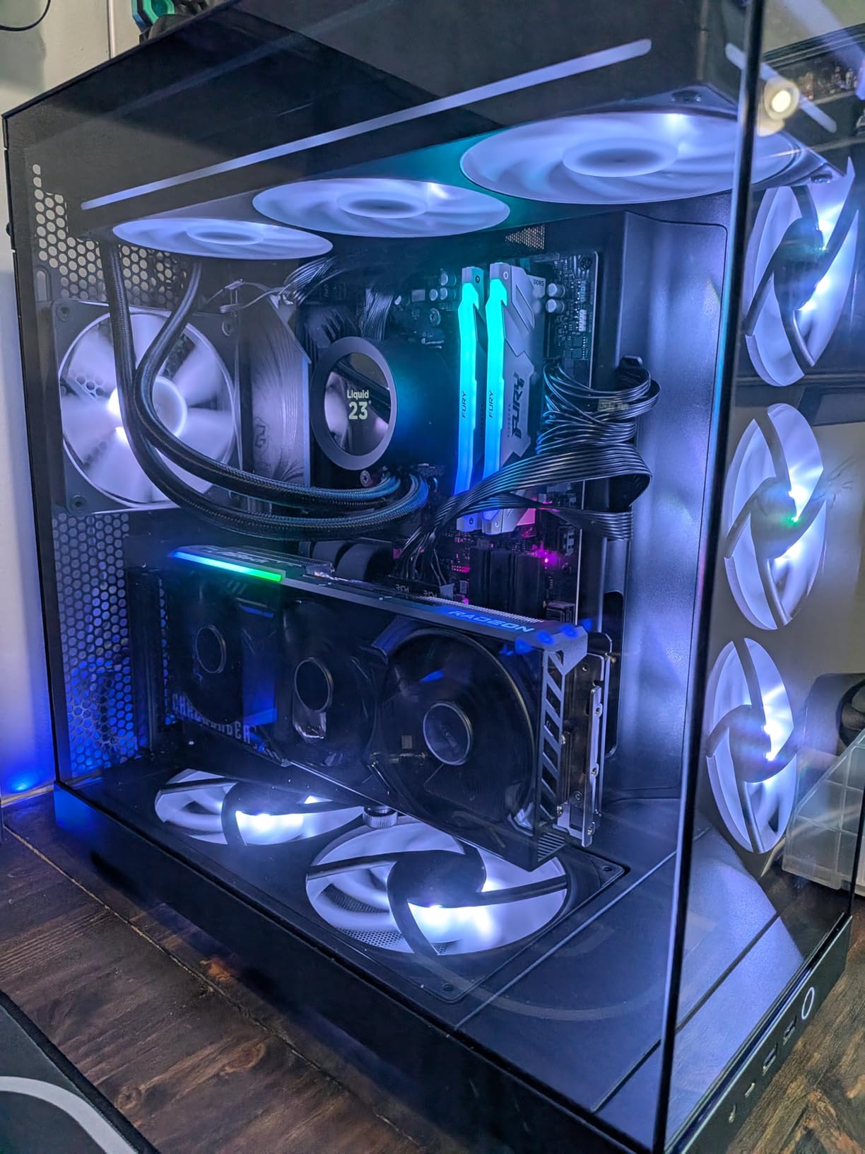 NZXT Control Hub - Digital RGB Lighting and PWM Fan Speed Controller - Control Up to 5 x PWM Fans or 4 x NZXT Single-Frame Fans - Powered by NZXT CAM Software customer photo 2
