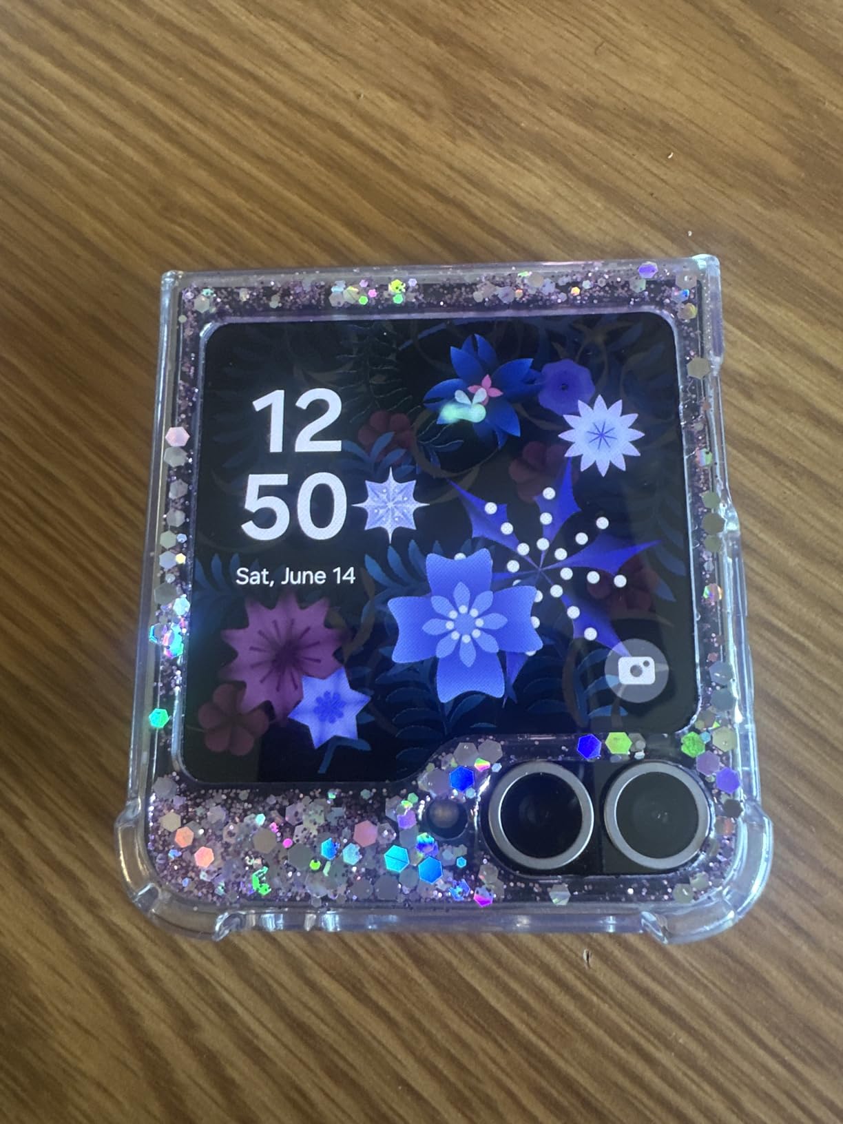 Samsung Galaxy Z Flip6 5G, 256GB + 12GB RAM, Silver Shadow - Unlocked (Renewed) customer photo 2