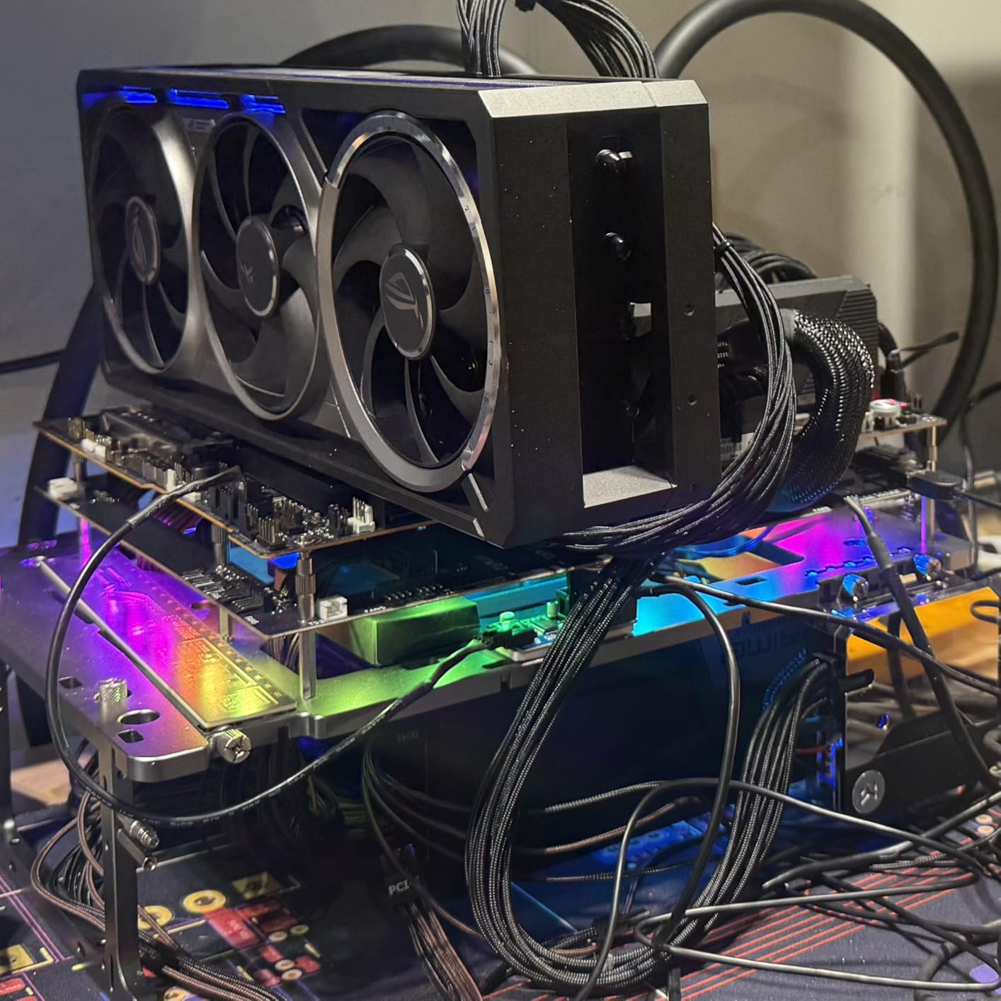 ASUS ROG Astral NVIDIA GeForce RTX 5090 32GB GDDR7 OC Edition Gaming Graphics Card (PCIe 5.0, HDMI/DP 2.1, 3.8-Slot, 4-Fan Design, Axial-tech Fans, Patented Vapor Chamber), 3 Year Warranty customer photo 2