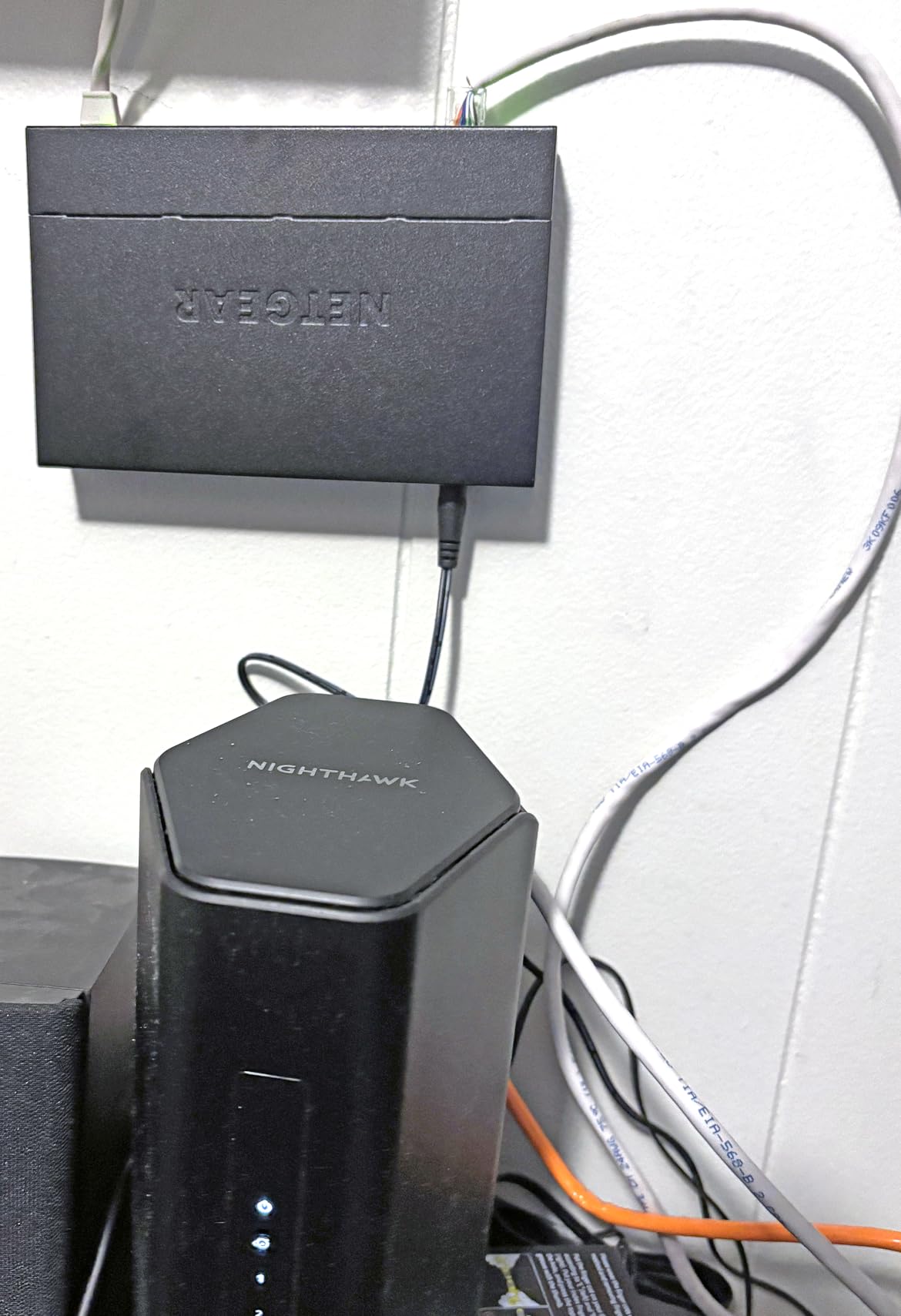 NETGEAR 16-Port Gigabit Ethernet Unmanaged Network Switch (GS316v3) - Plug-and-Play, Fanless Silent Metal Housing, Desktop or Wall Mount, with 802.1p QoS & 9K Jumbo Frame Support customer photo 1